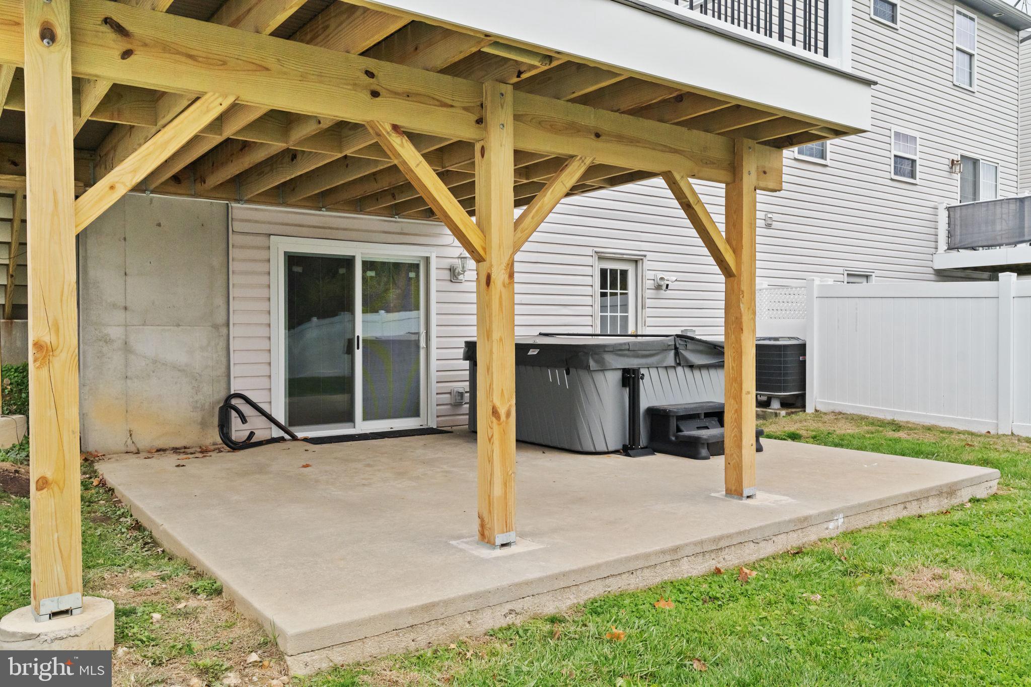 LAUREL CREEK RUN - Residential