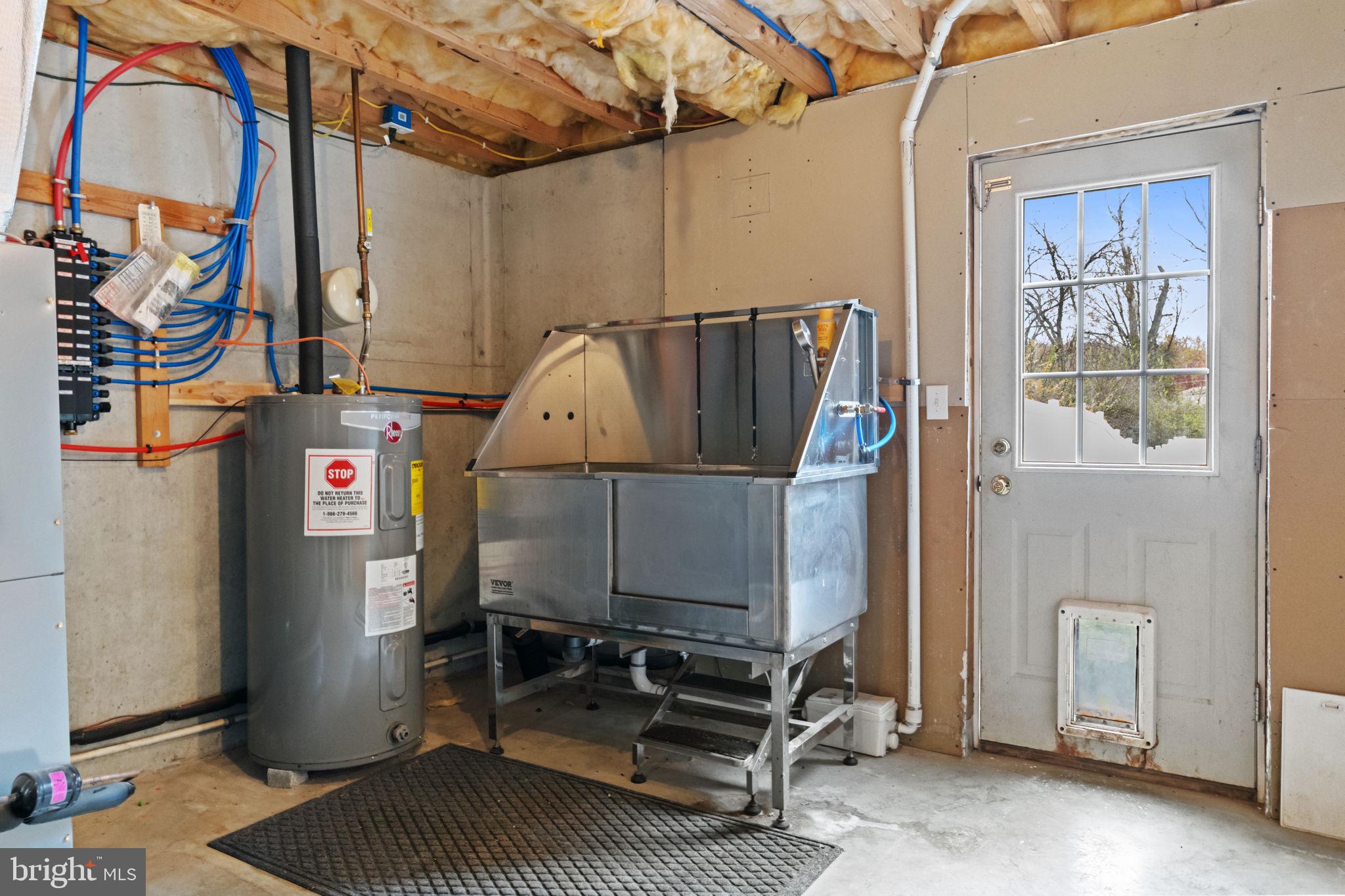 LAUREL CREEK RUN - Residential