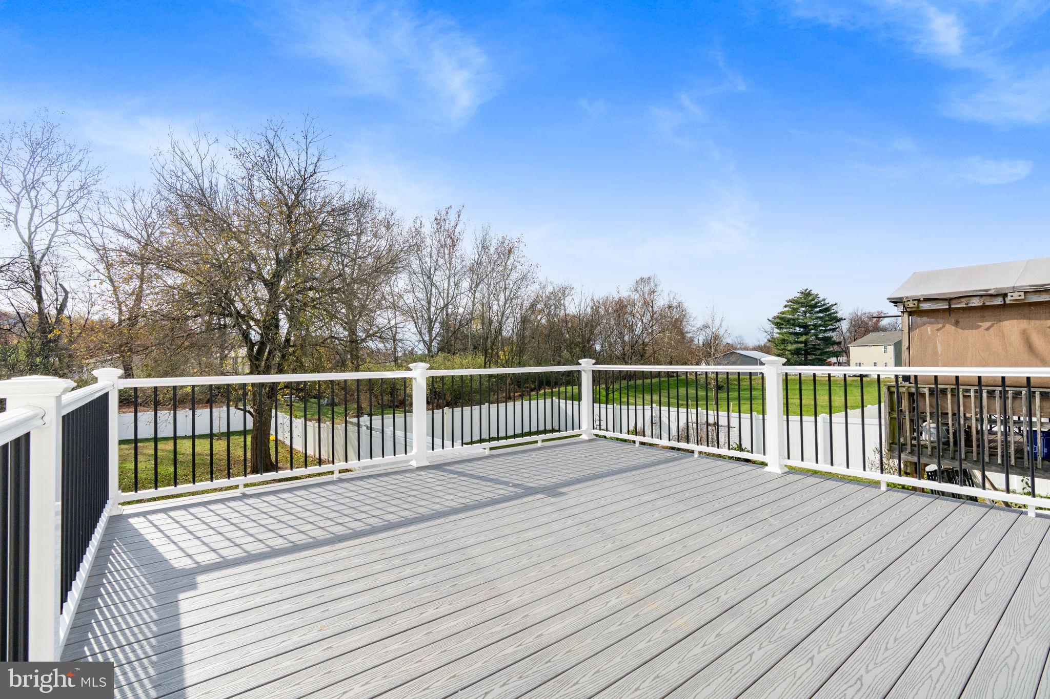 LAUREL CREEK RUN - Residential