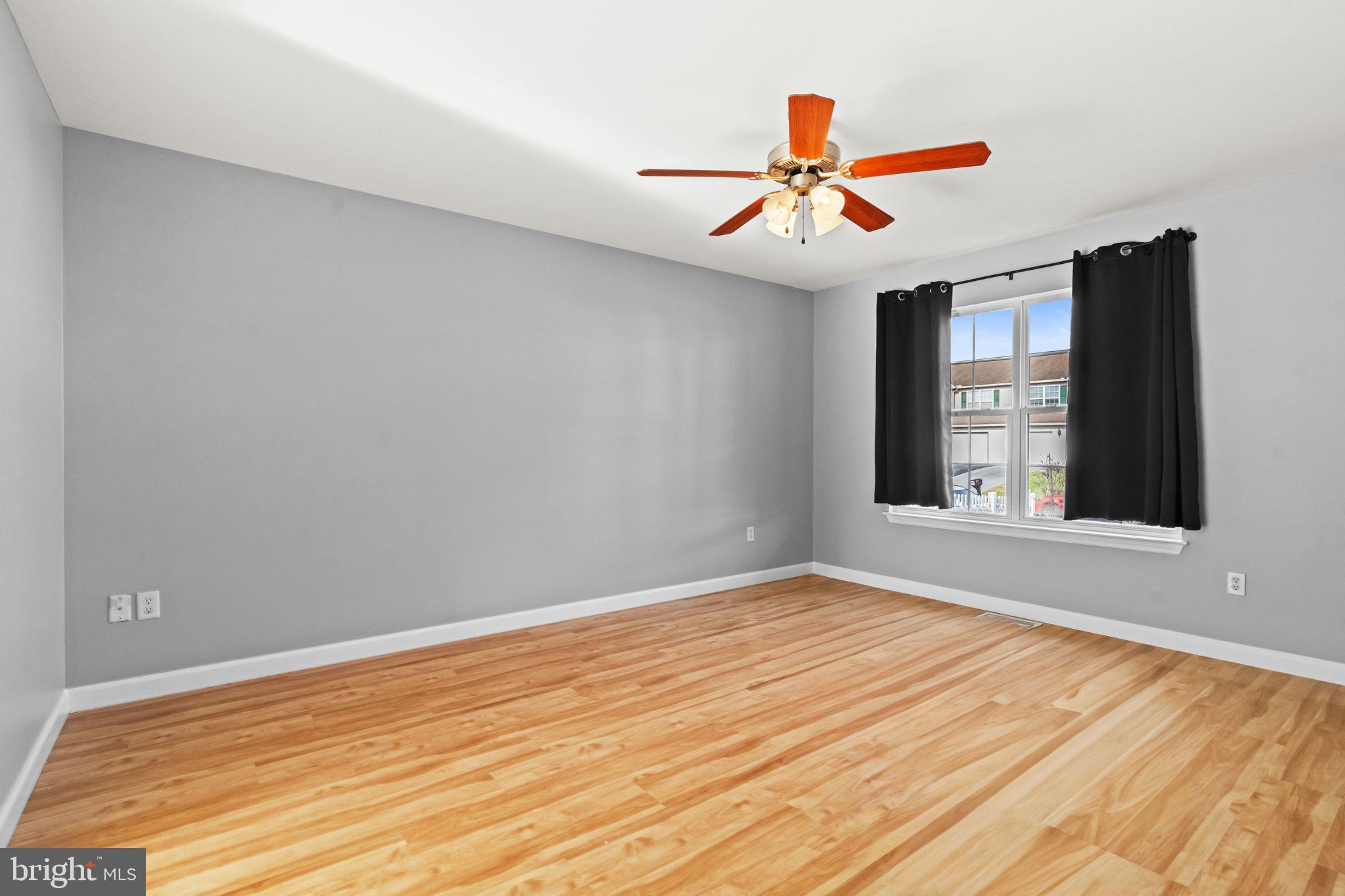 LAUREL CREEK RUN - Residential