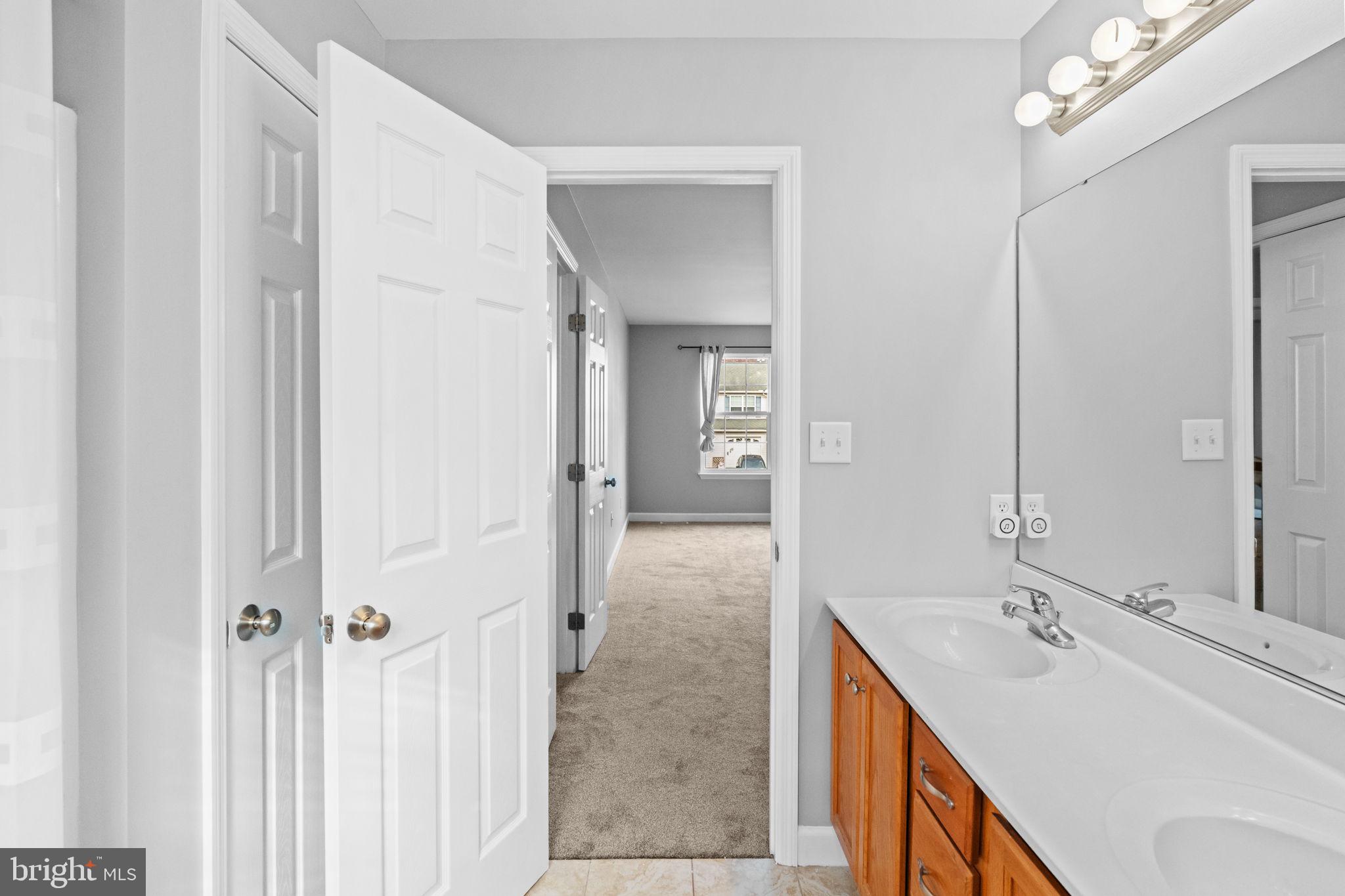 LAUREL CREEK RUN - Residential