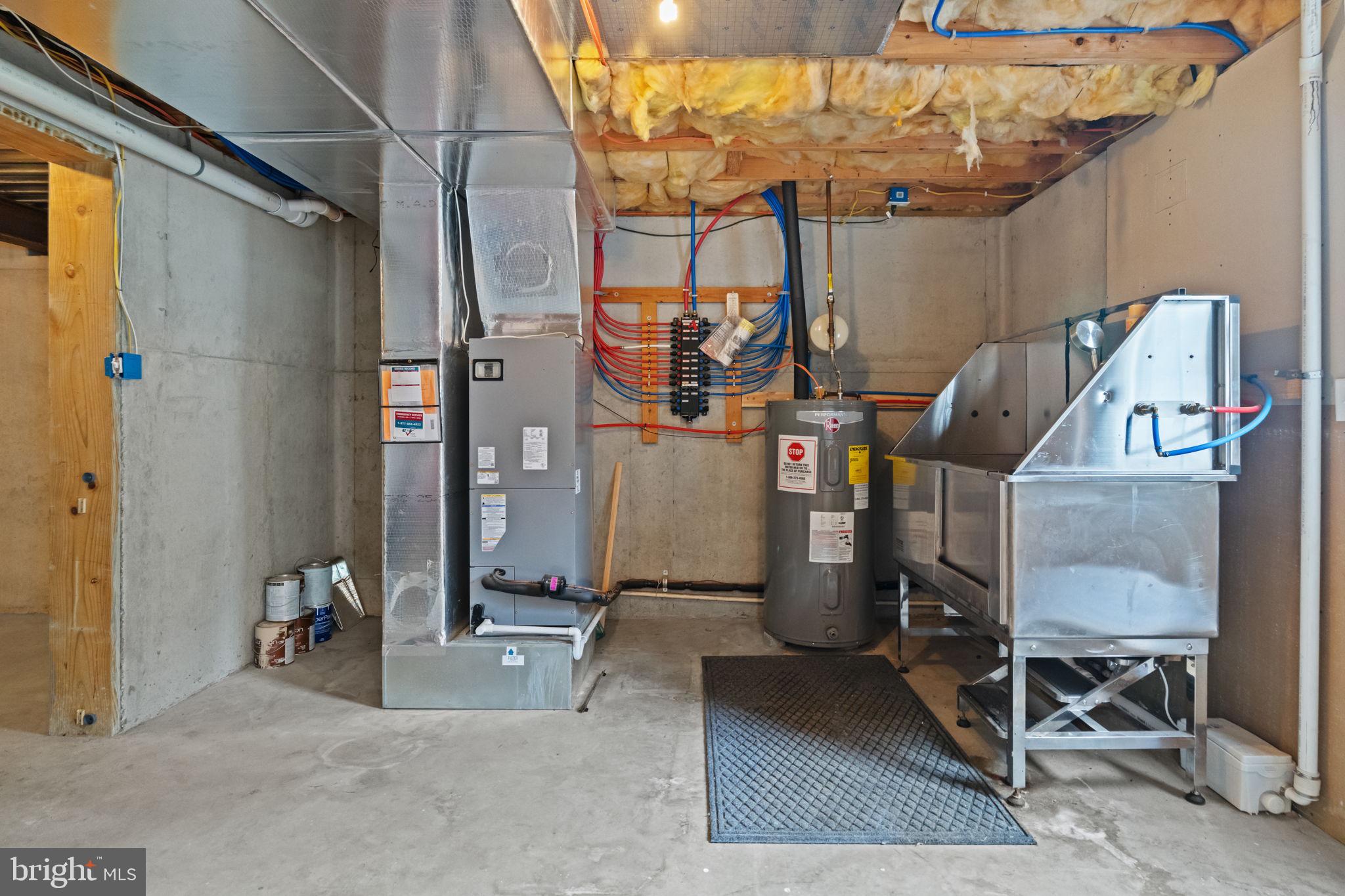 LAUREL CREEK RUN - Residential