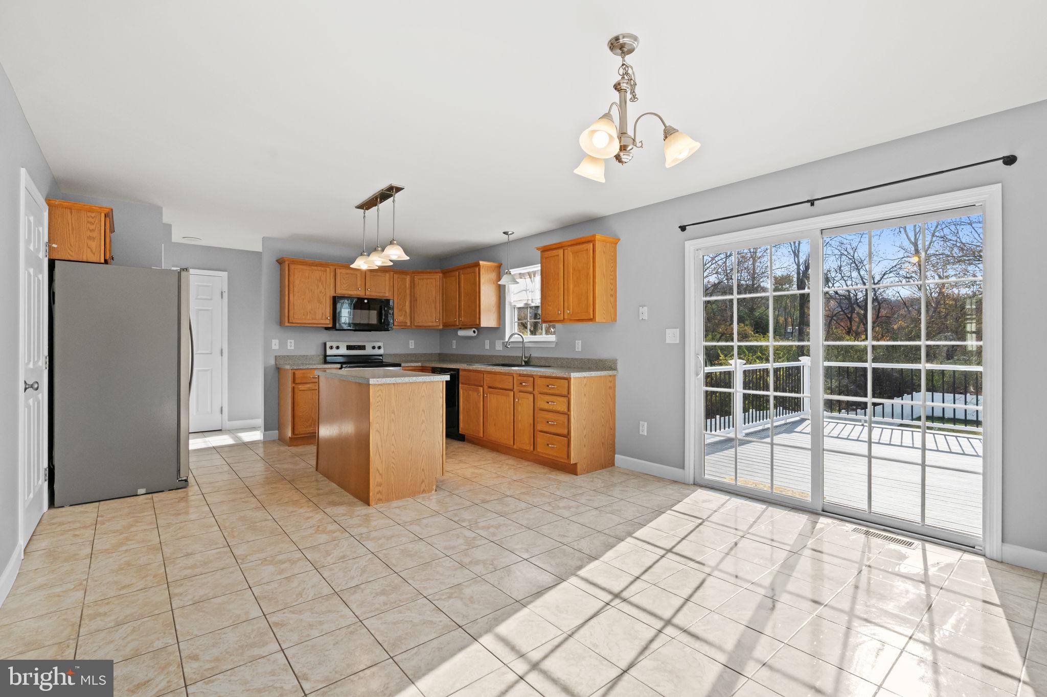 LAUREL CREEK RUN - Residential