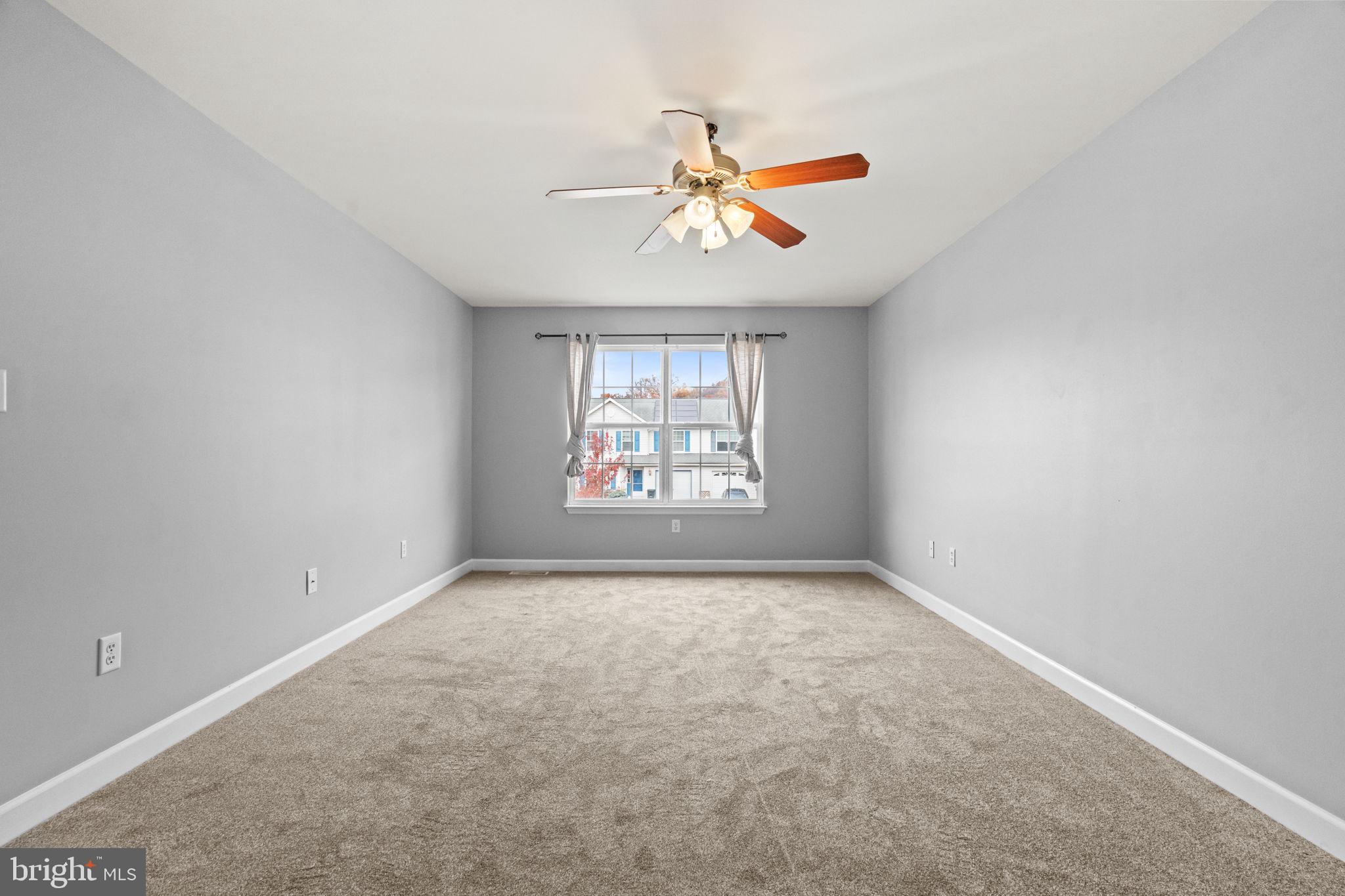 LAUREL CREEK RUN - Residential