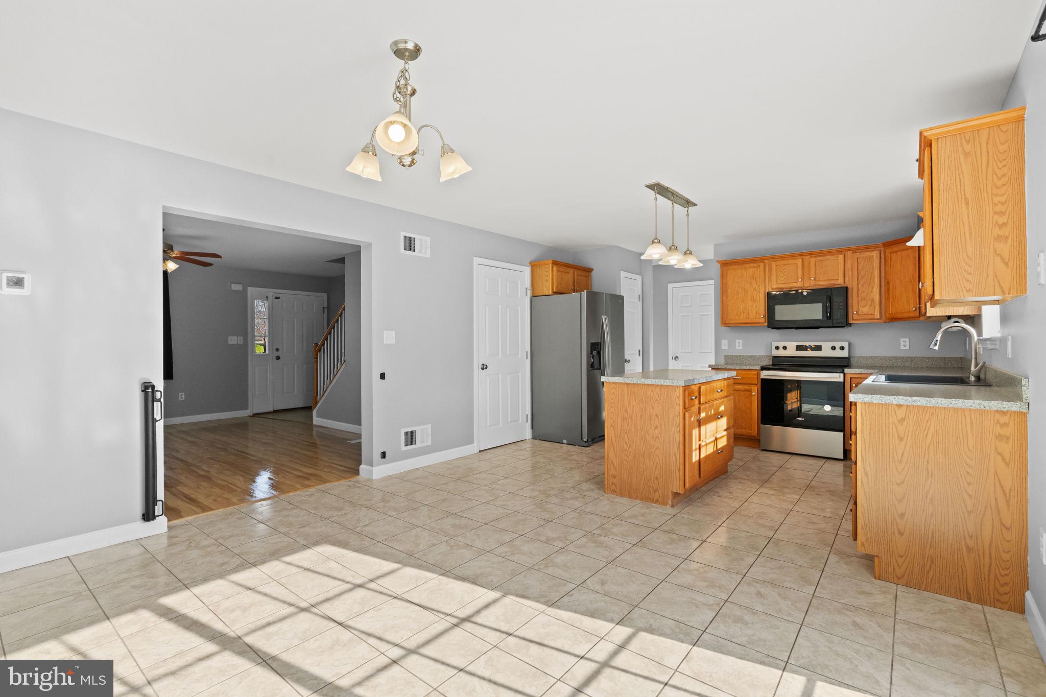 LAUREL CREEK RUN - Residential