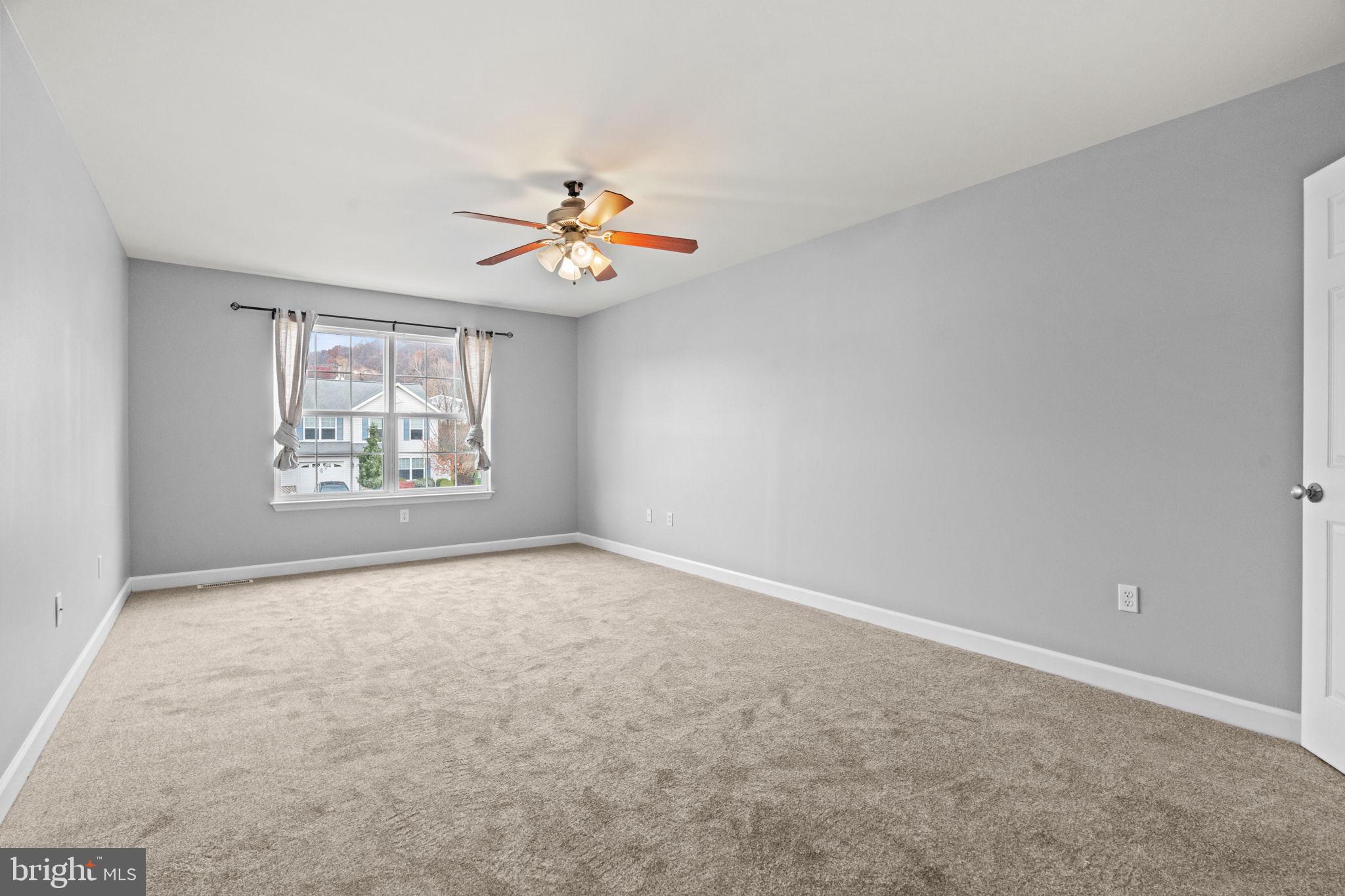 LAUREL CREEK RUN - Residential