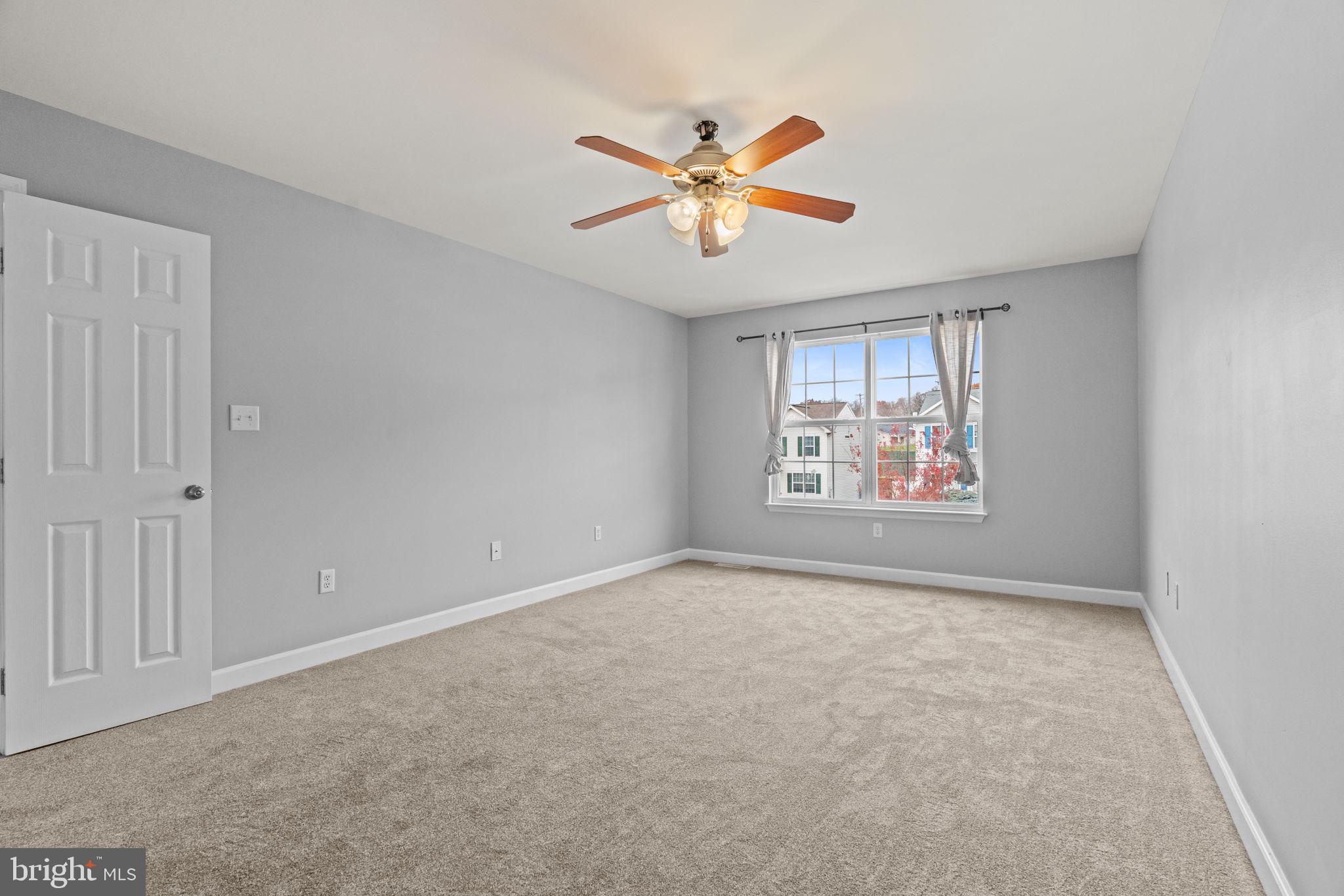 LAUREL CREEK RUN - Residential