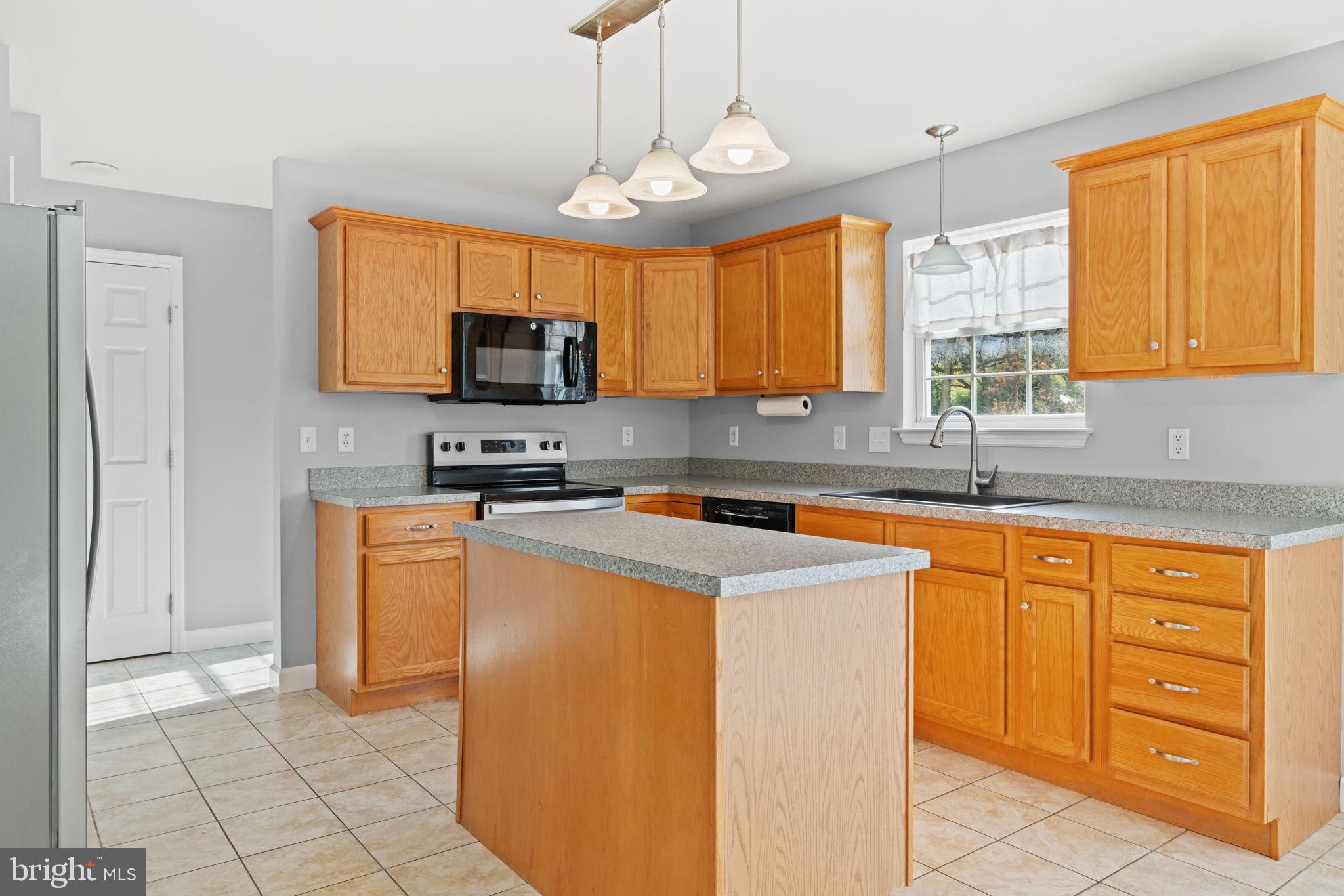 LAUREL CREEK RUN - Residential