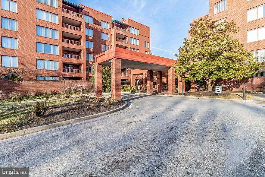 Price Reduction! Don't miss this fabulous condo in the coveted community of Annen Woods. 
This 2 bedroom, 2 bath condominium boasts an updated eat in kitchen with white cabinets, granite counter tops, updated back splash and stainless-steel appliances. 
Relax and enjoy the large open living and dining area with direct access to the patio. (The dining area can also be used as a den or office space)
The primary bedroom suite comfortably fits a king size bed with space to spare and has a huge walk-in closet. The attached bathroom includes a double vanity with upgraded granite counter tops, a walk-in shower stall and separate WALK-IN tub with relaxing jets (no stepping up and over to access tub).  The second bedroom has direct access to the patio and could be used as an office or den. The second bath includes a tub shower combo and large vanity space with granite counter tops and a laundry closet. 
The condominium has ample closet space as well as an additional storage closet that is located on premises.  
Residents enjoy underground parking with elevator access to their living space (no stairs). One parking space is included with the property. 
Community amenities include a gated entrance, an outdoor pool, tennis and pickle ball courts, club house and large lobby area. An additional perk to this fabulous community is your guests have ample parking and are greeted by front desk staff when entering the building.