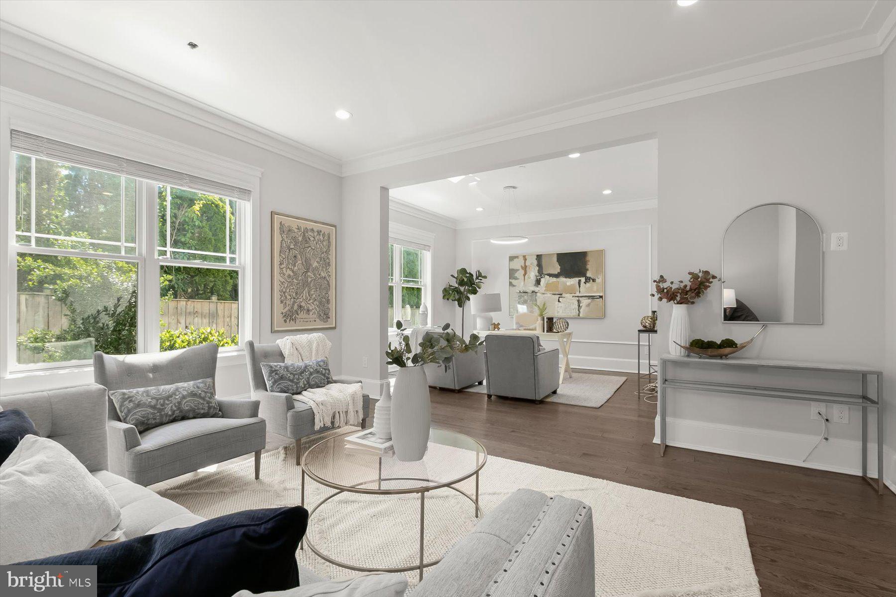 LUXMANOR - Residential