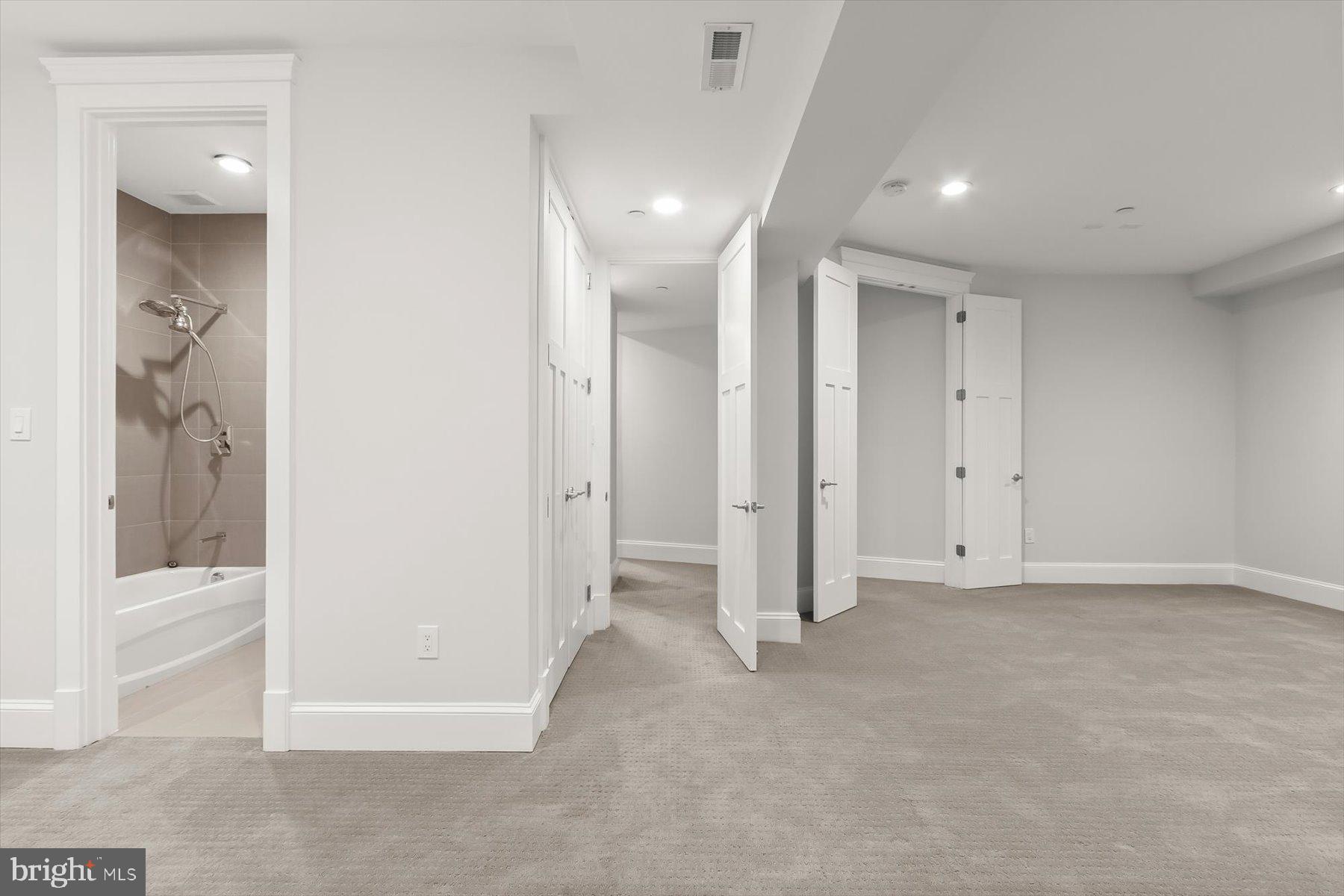 LUXMANOR - Residential