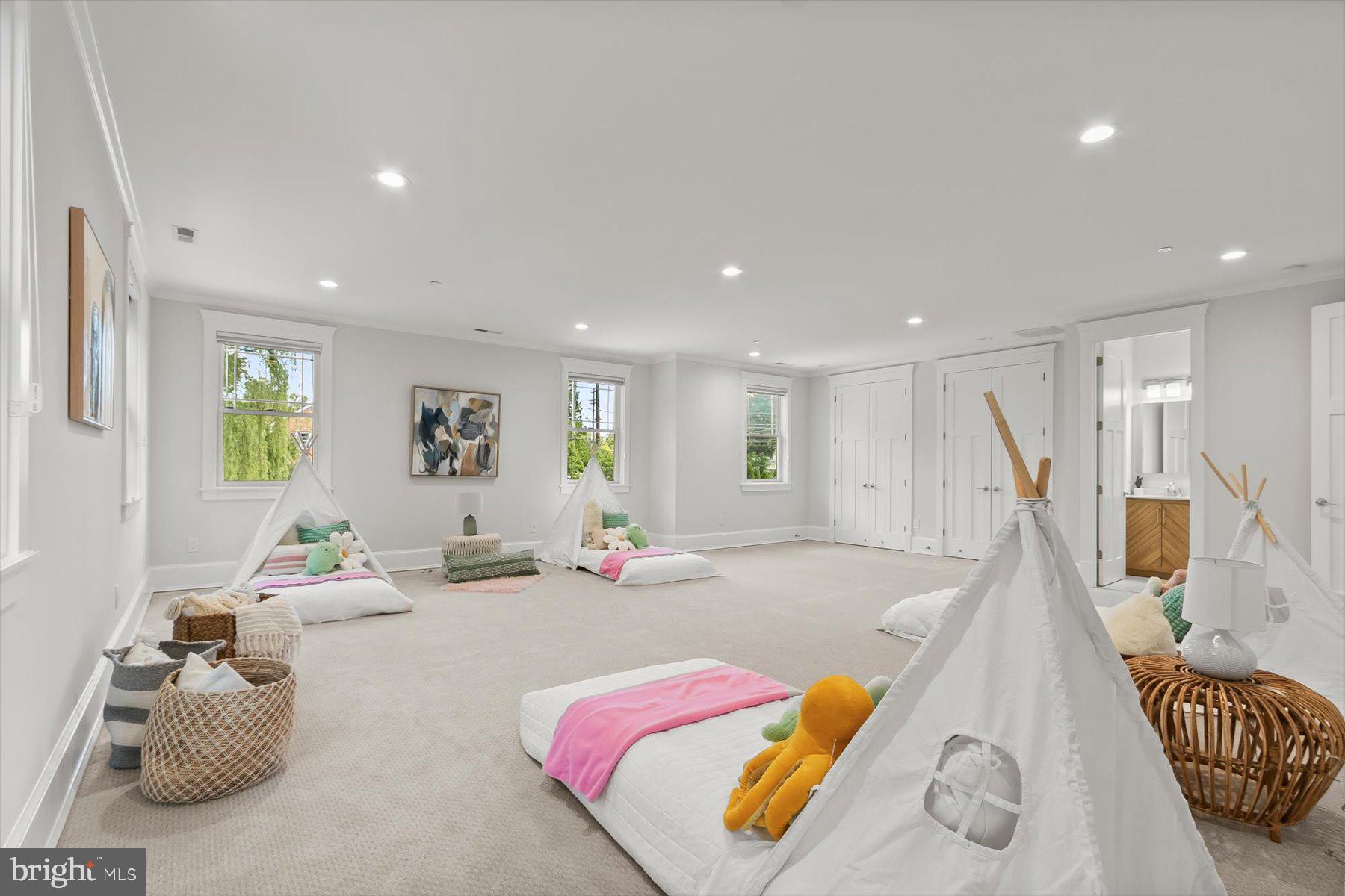 LUXMANOR - Residential