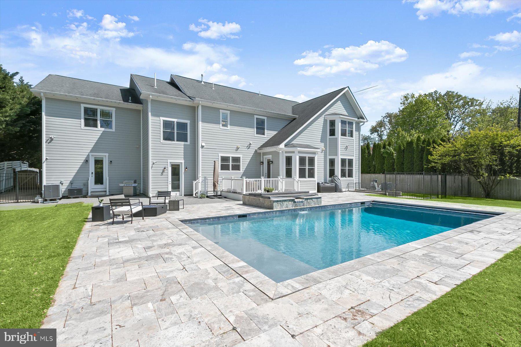 LUXMANOR - Residential