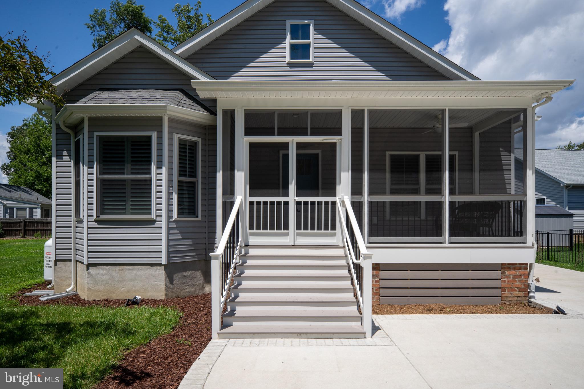 201 LAWRENCE LANE
