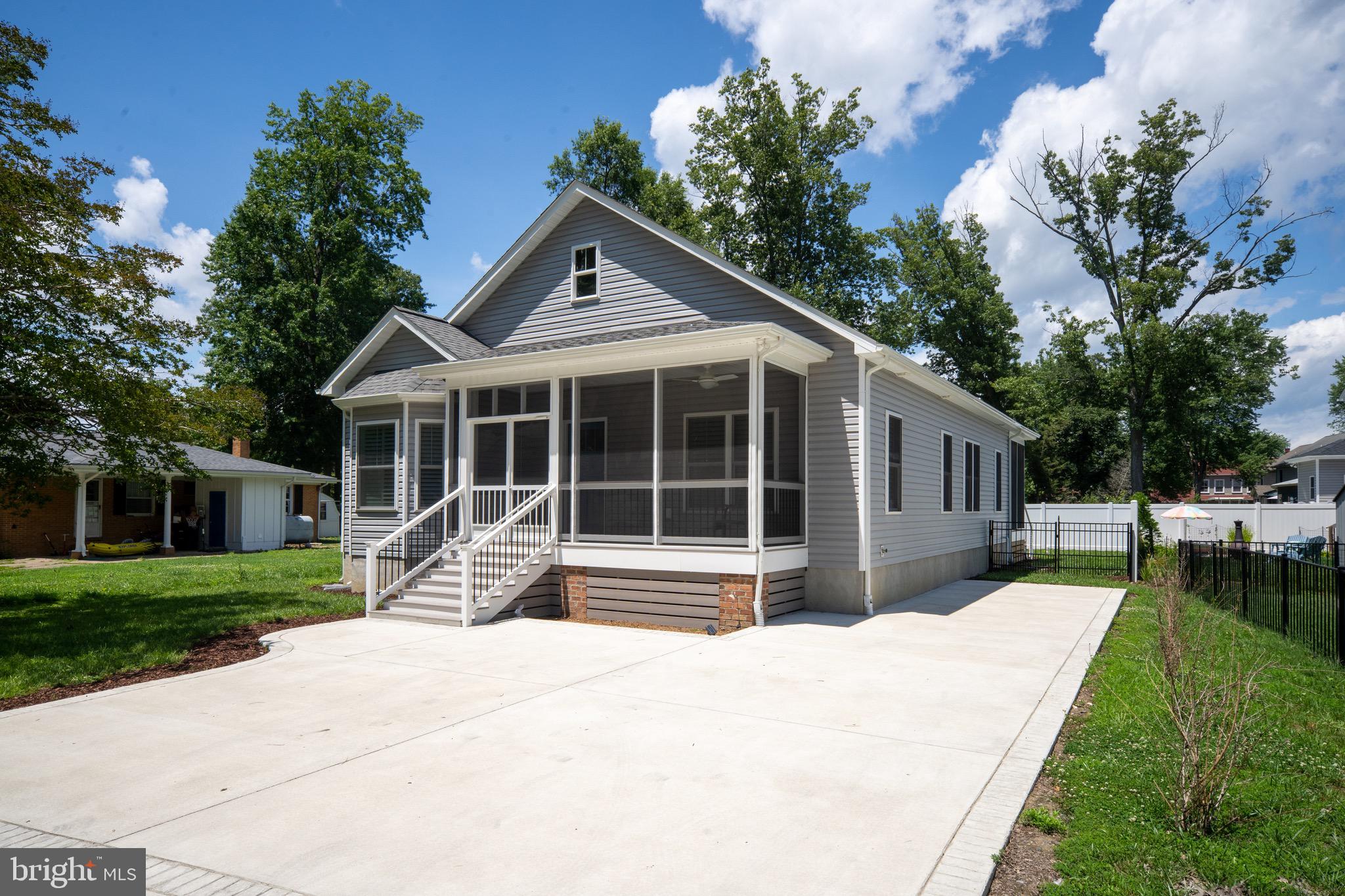 201 LAWRENCE LANE