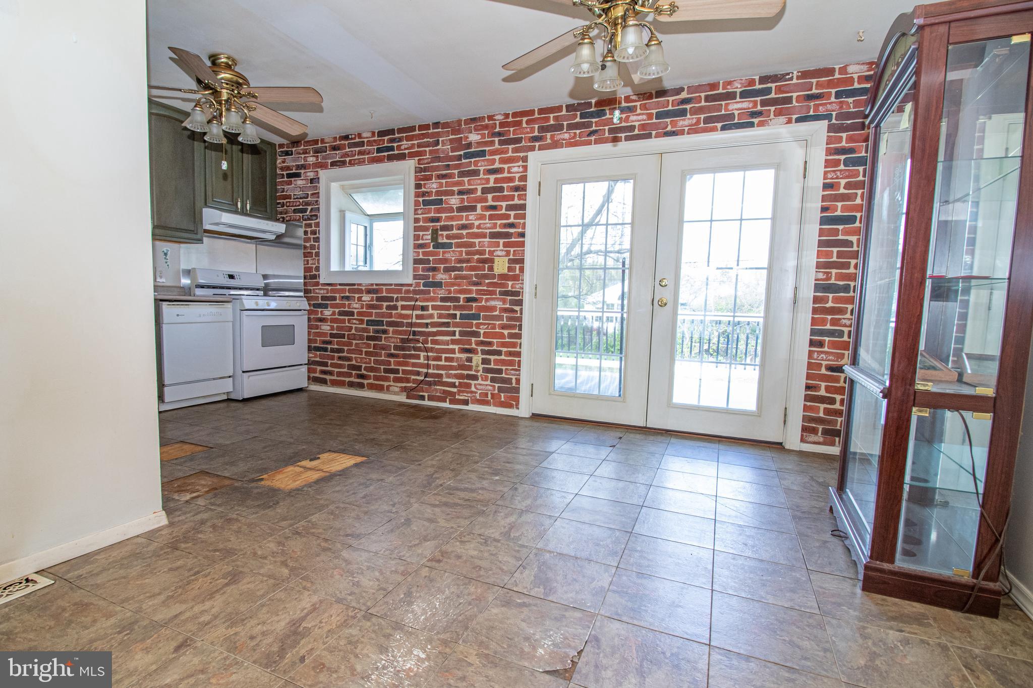 SUBURBIA - Residential