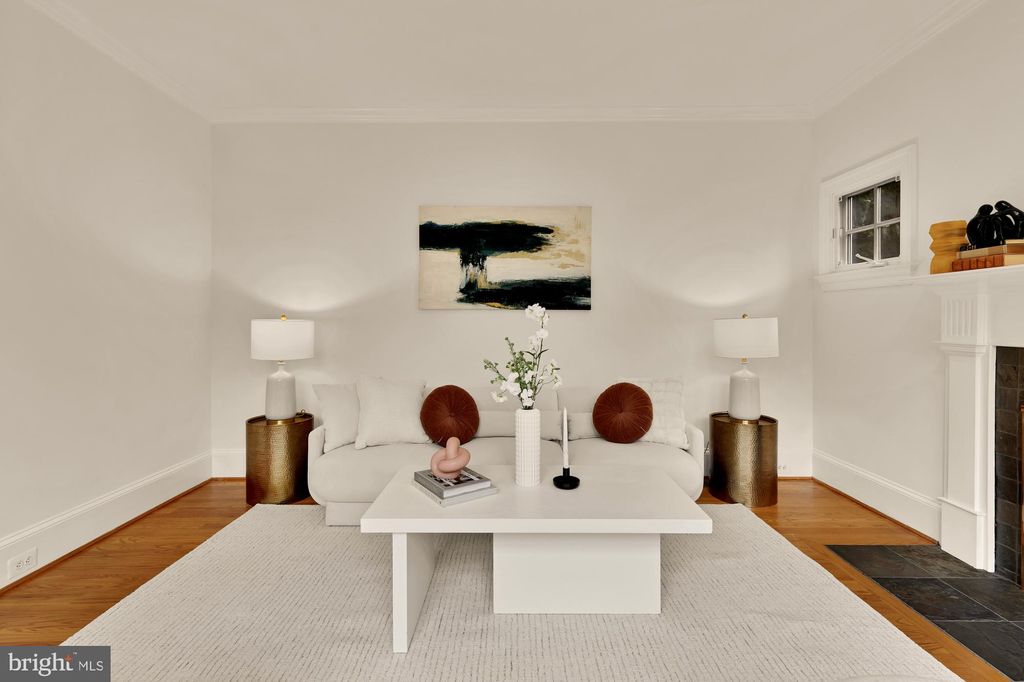 Photo of 5301 Mckinley Street, BETHESDA, MD 20814 (MLS # MDMC2199648)