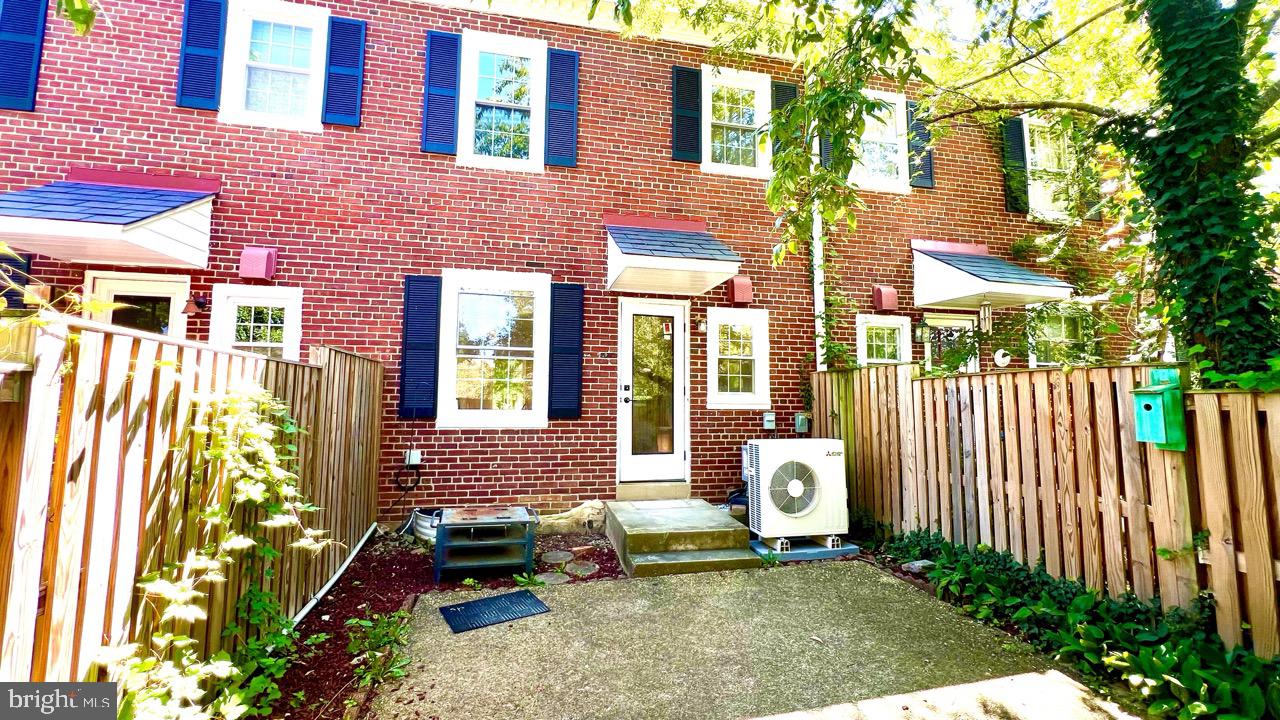 FAIRLINGTON MEADOWS - Residential Lease