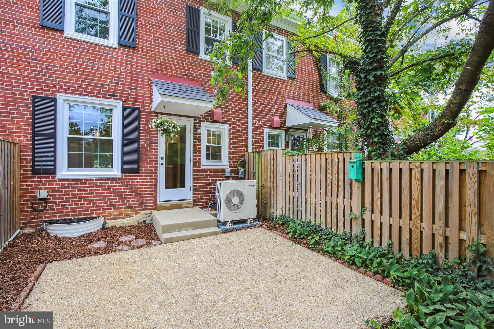 FAIRLINGTON MEADOWS - Residential Lease