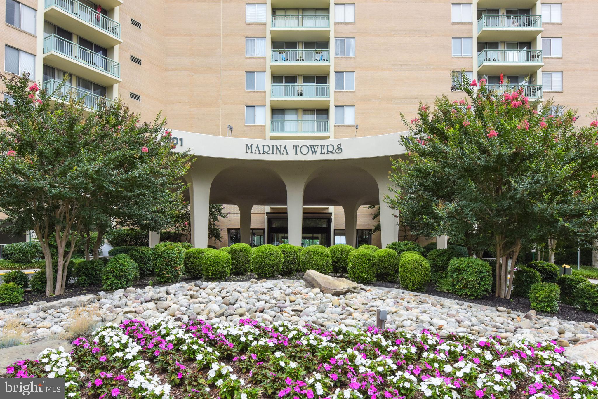 MARINA TOWERS - Residential