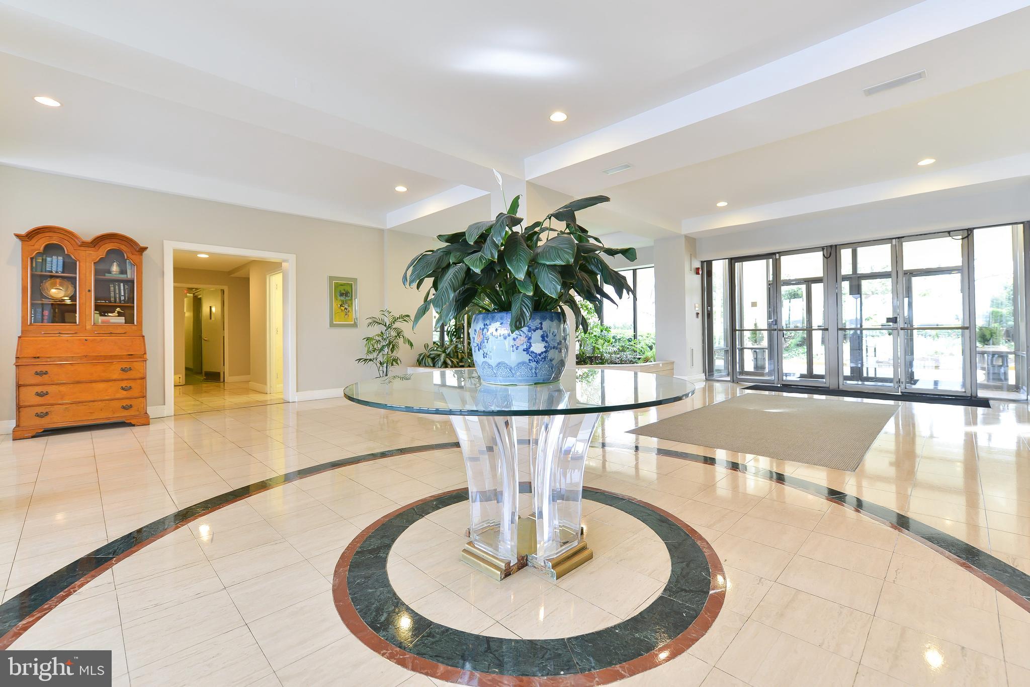 MARINA TOWERS - Residential