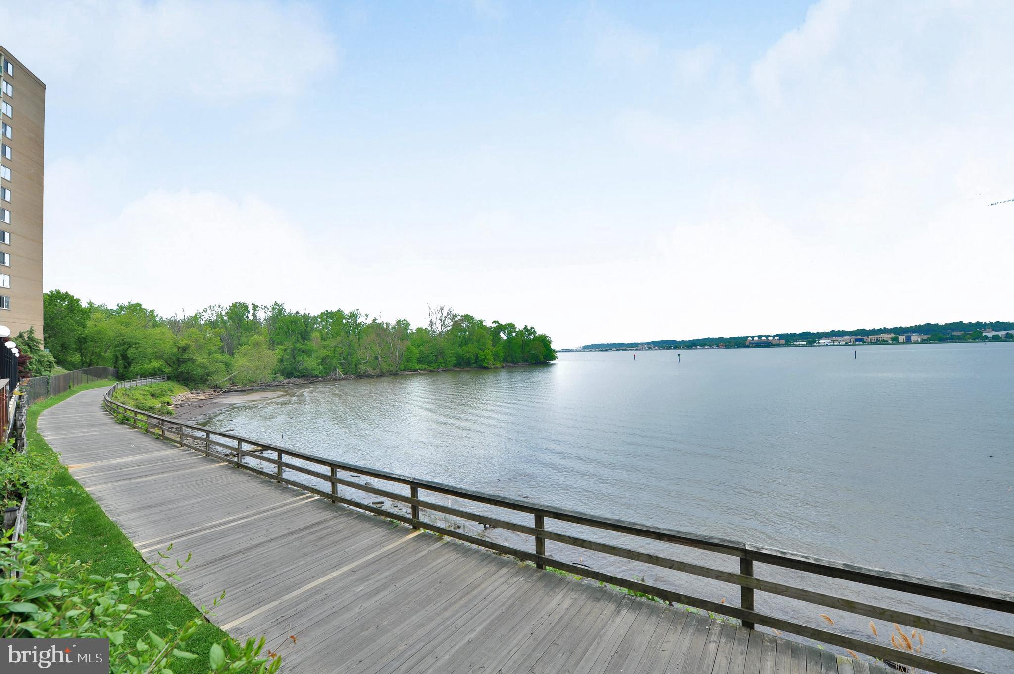 MARINA TOWERS - Residential