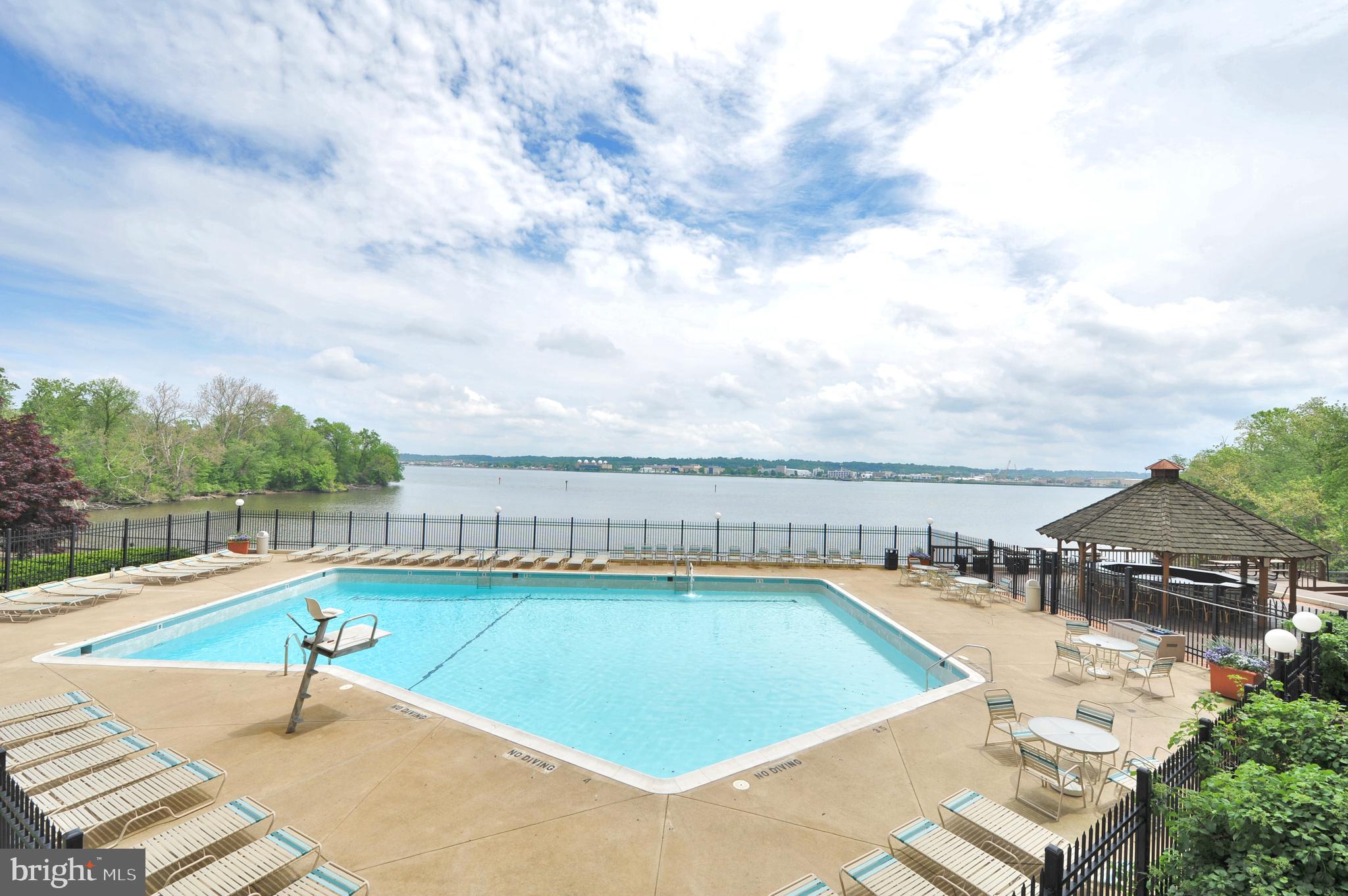 MARINA TOWERS - Residential