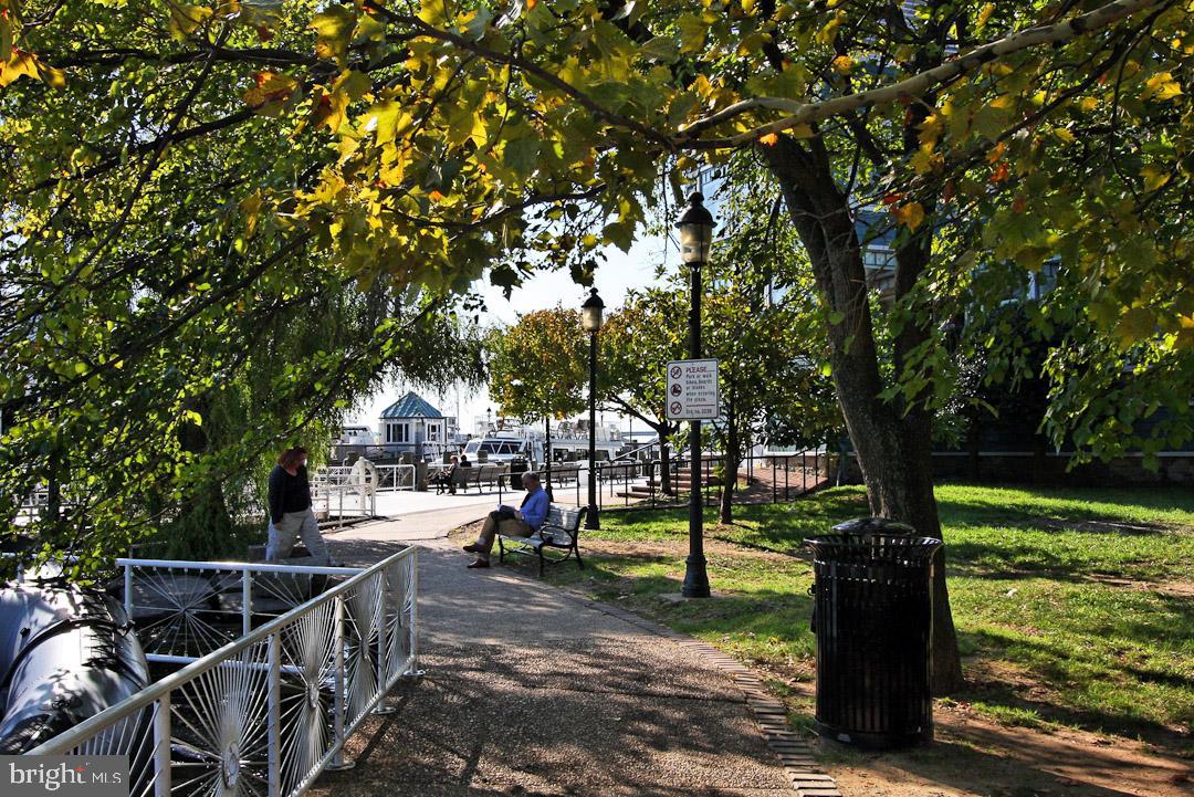 MARINA TOWERS - Residential