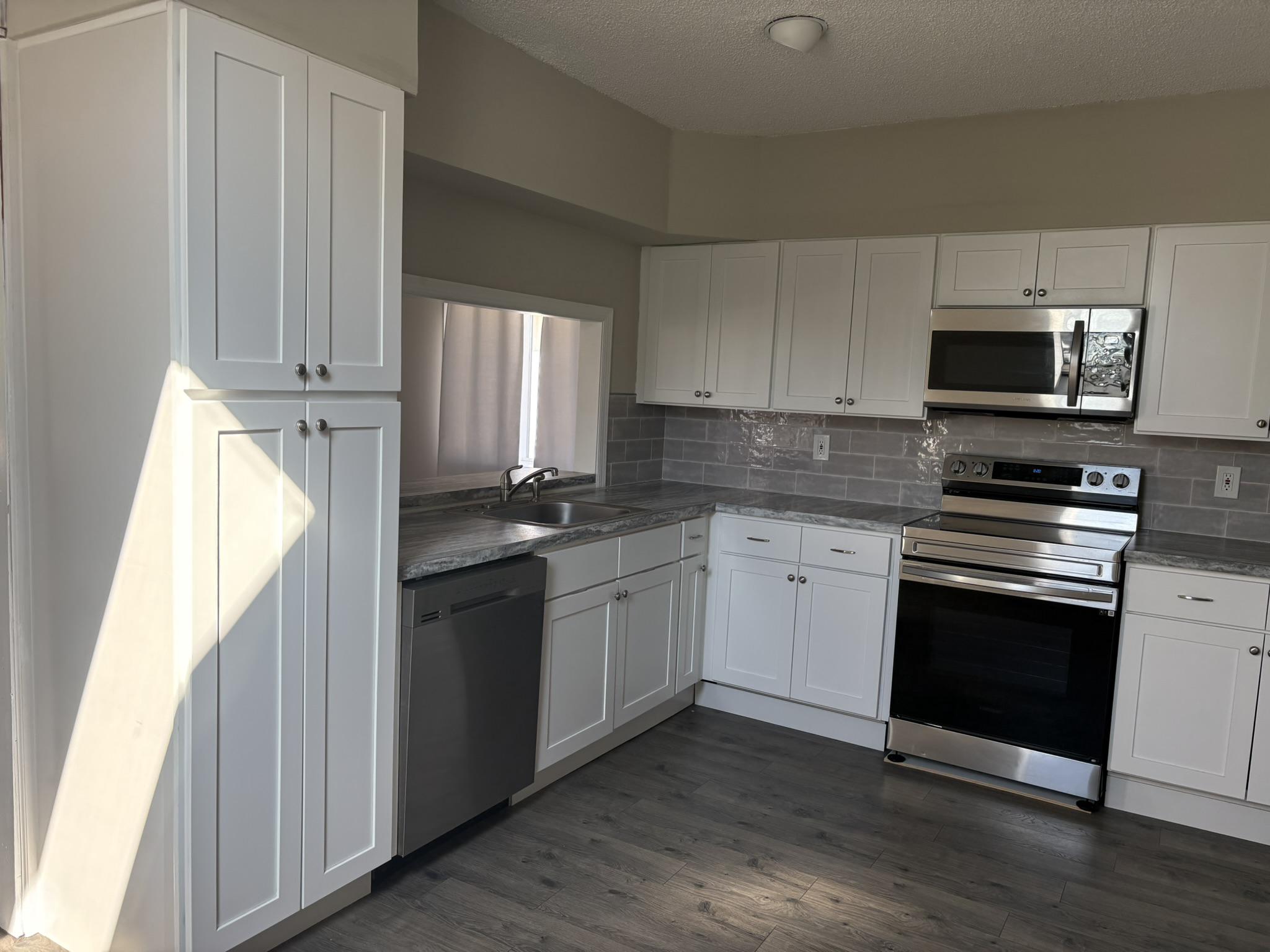 406 WHITE HORSE PIKE