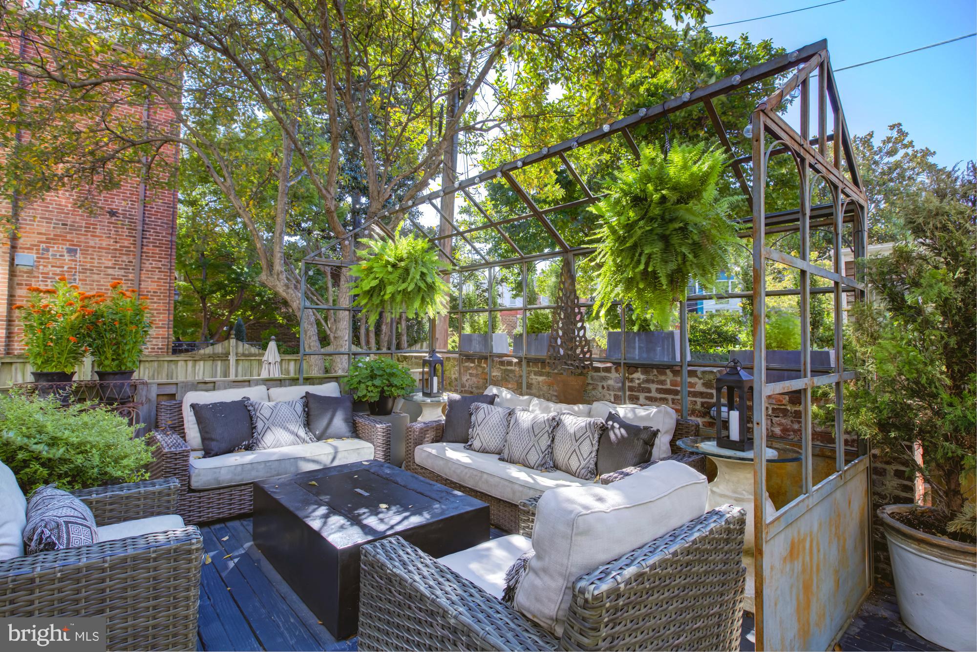 CAPITOL HILL - Residential