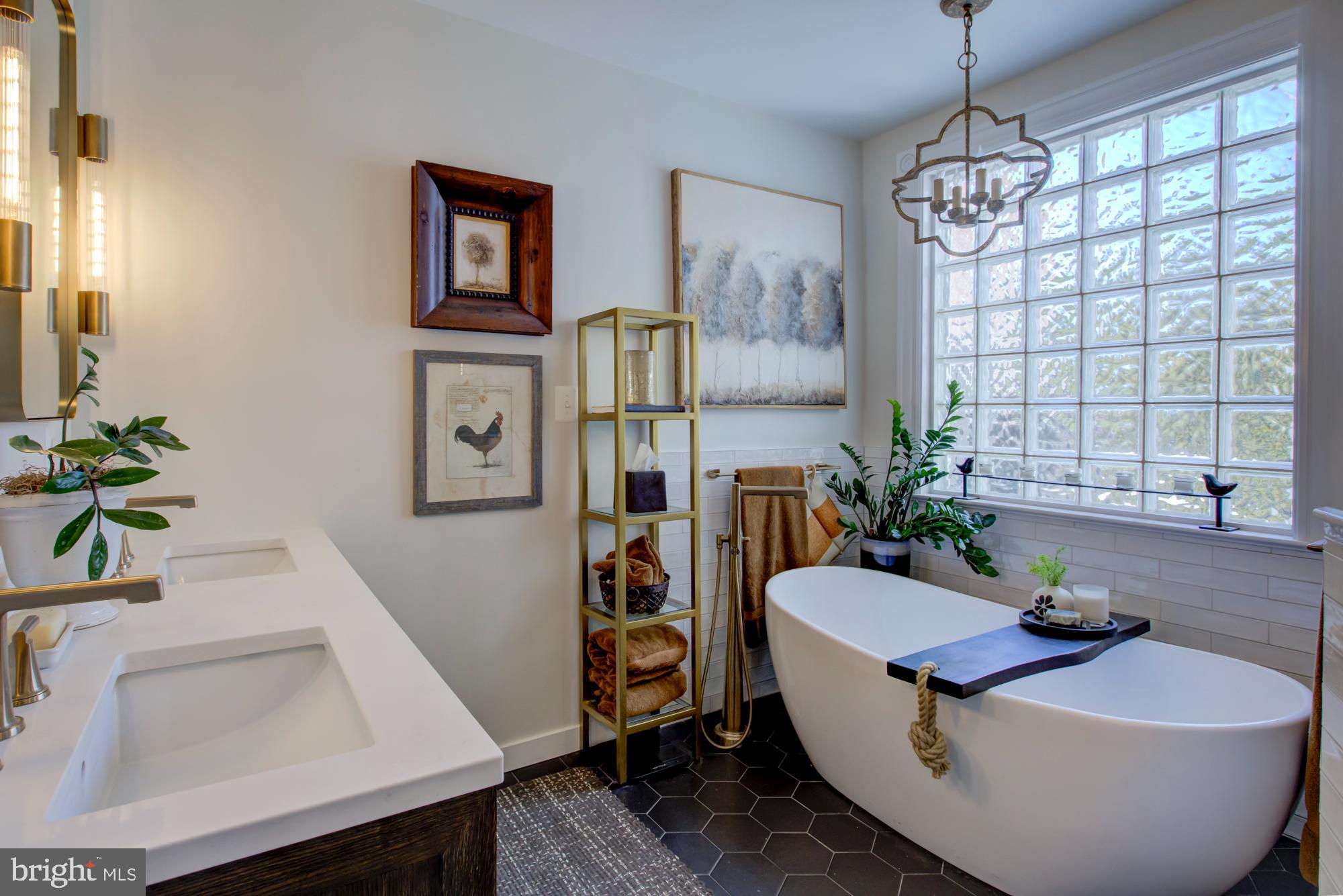 CAPITOL HILL - Residential