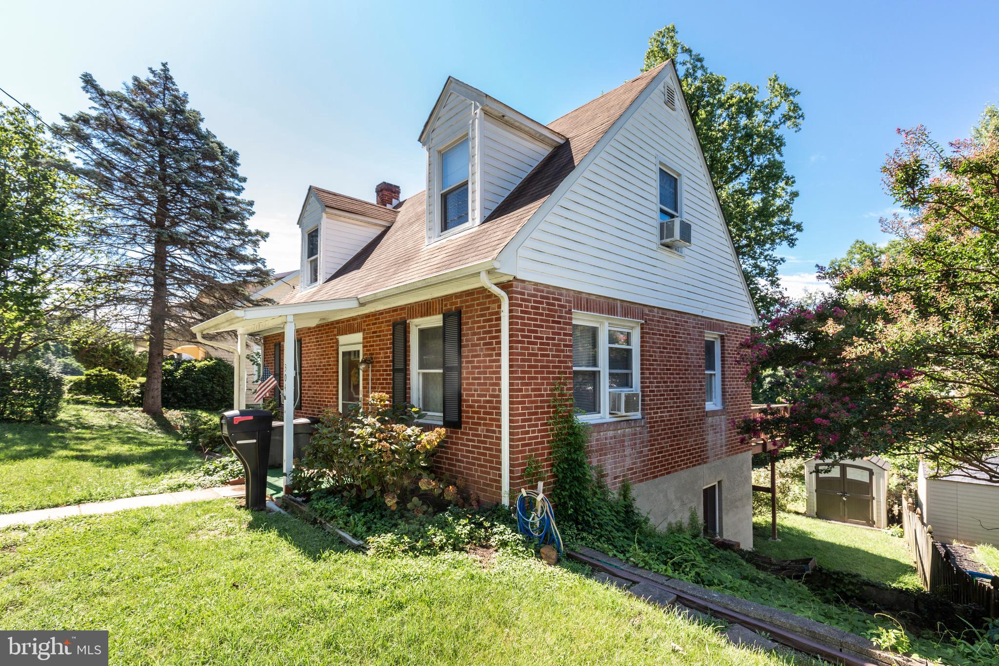 CATONSVILLE KNOLLS - Residential
