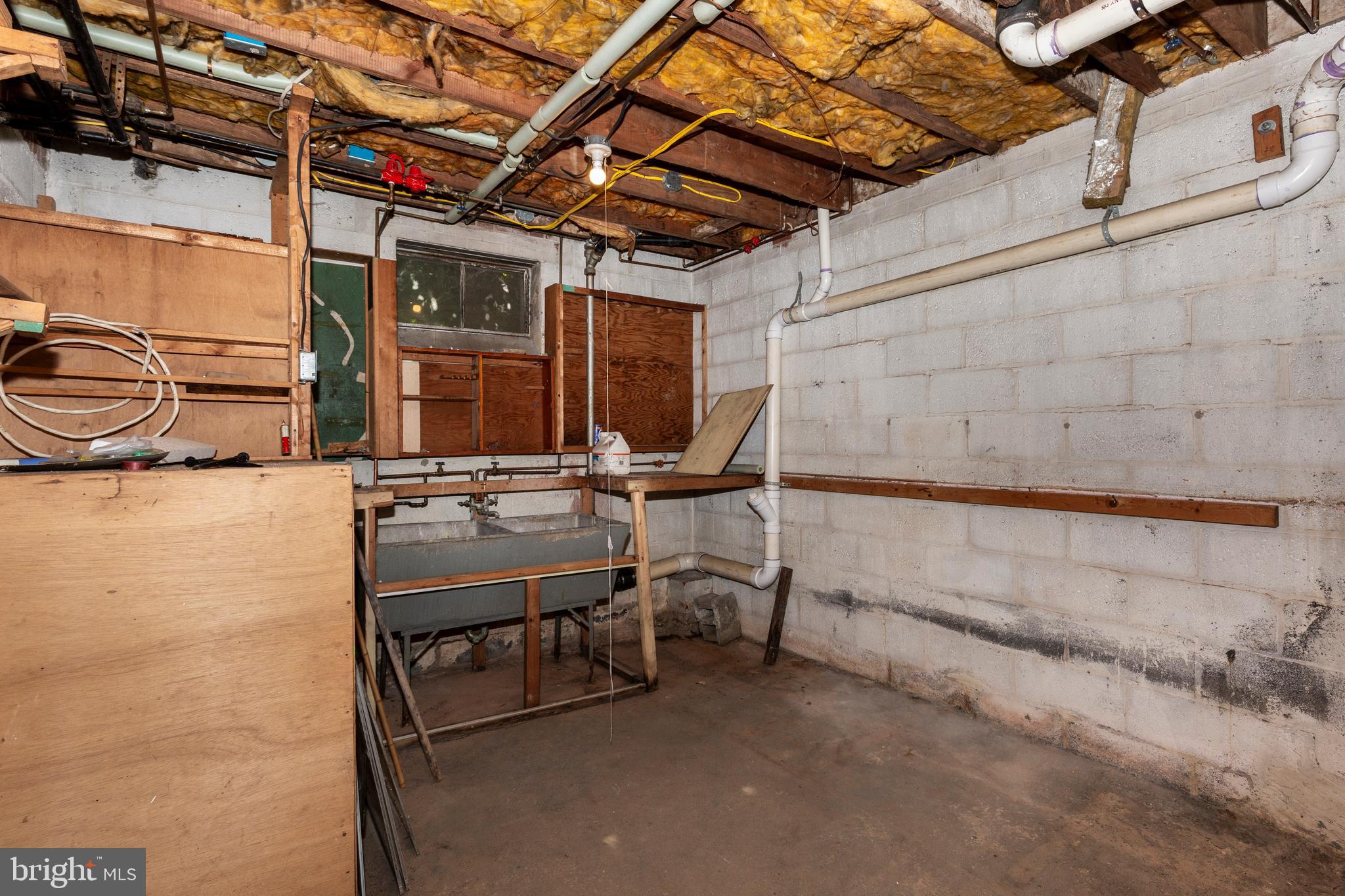 CATONSVILLE KNOLLS - Residential