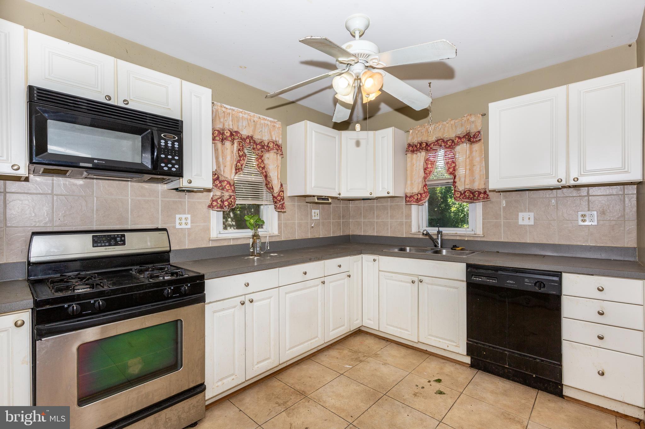 CATONSVILLE KNOLLS - Residential