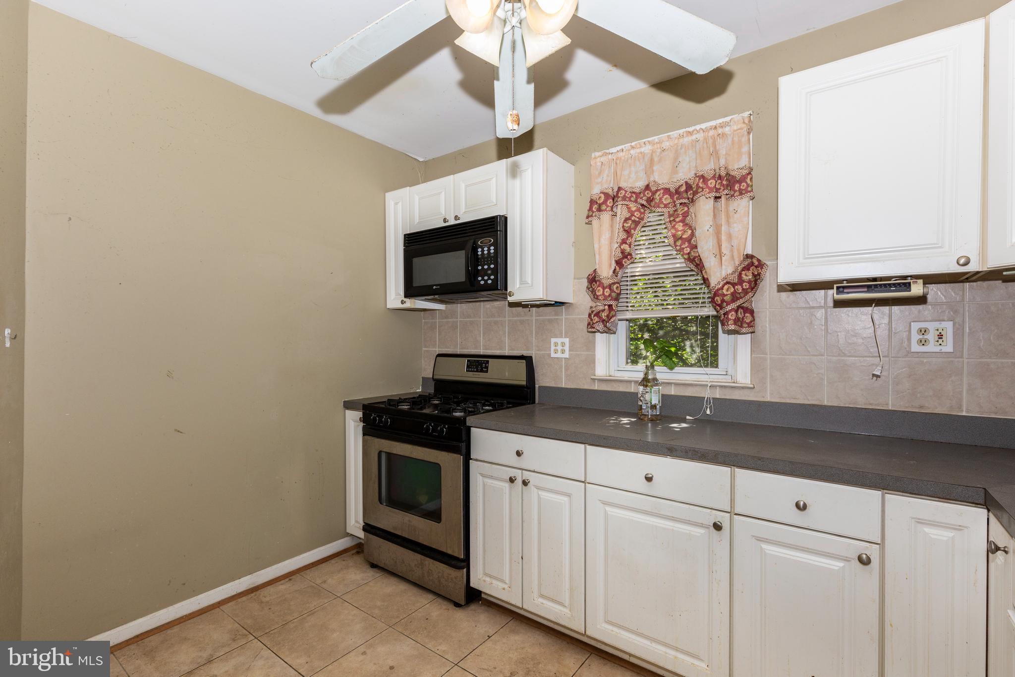 CATONSVILLE KNOLLS - Residential