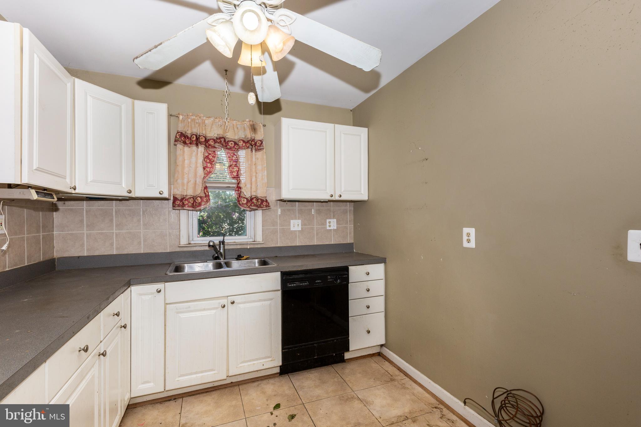 CATONSVILLE KNOLLS - Residential