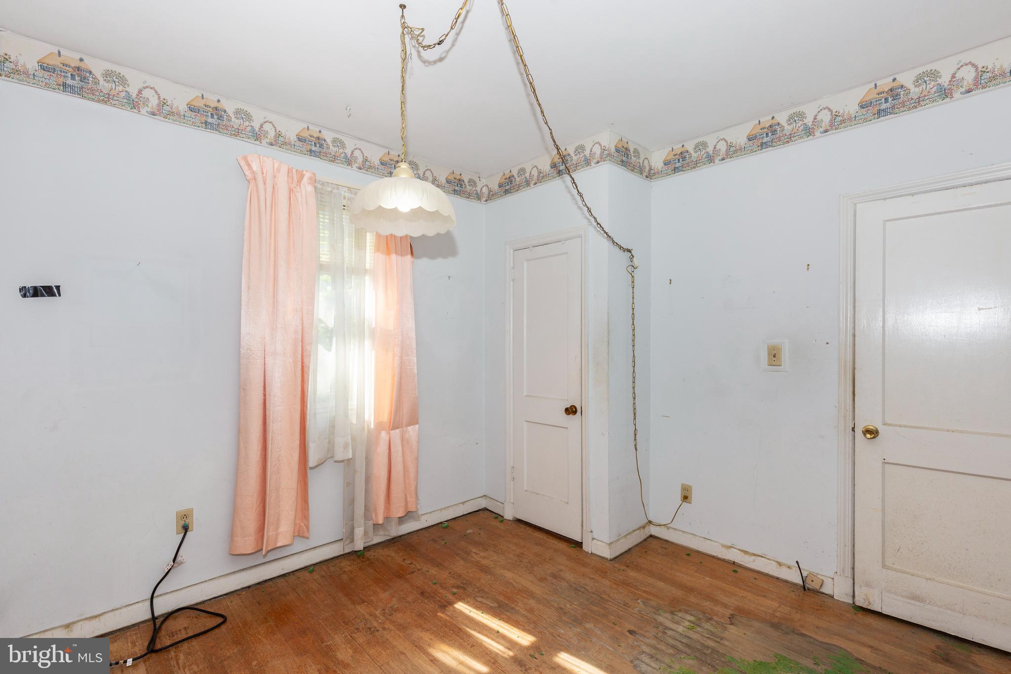 CATONSVILLE KNOLLS - Residential