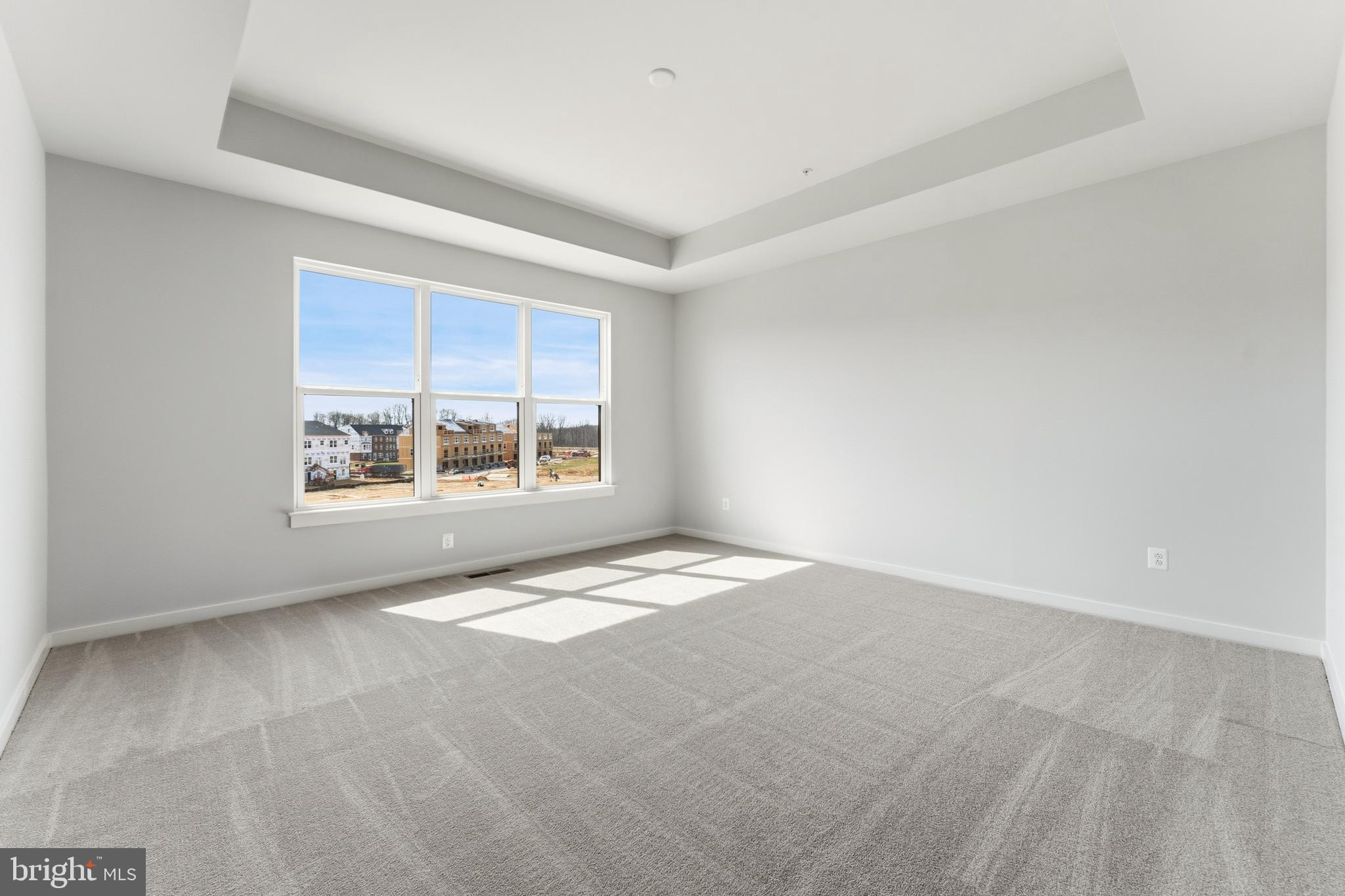 SOUTH LAKE - Residential