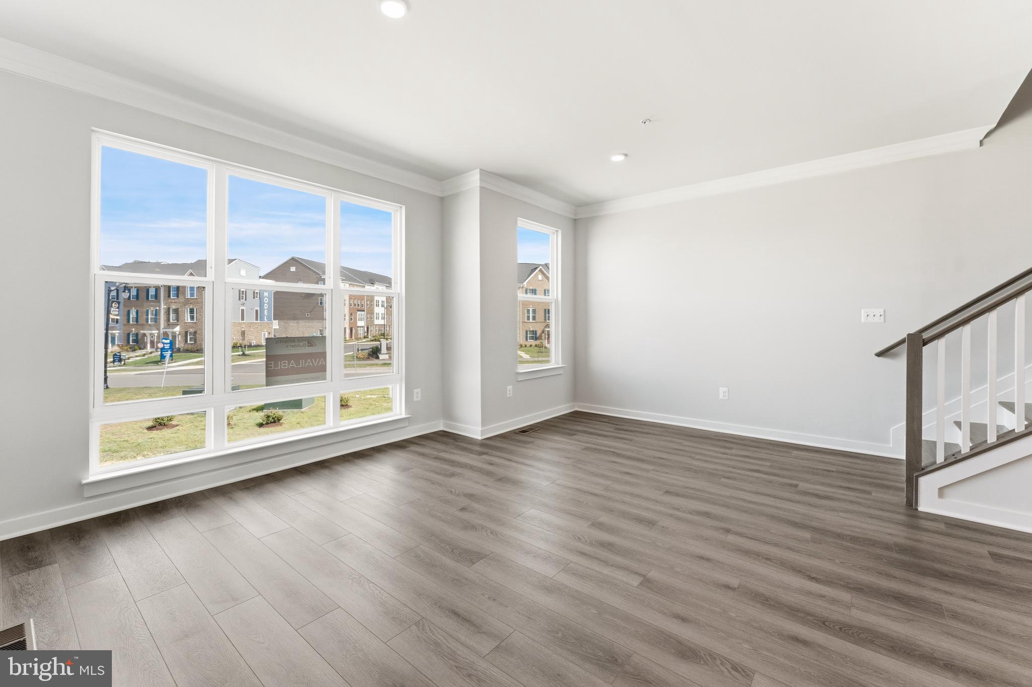 SOUTH LAKE - Residential