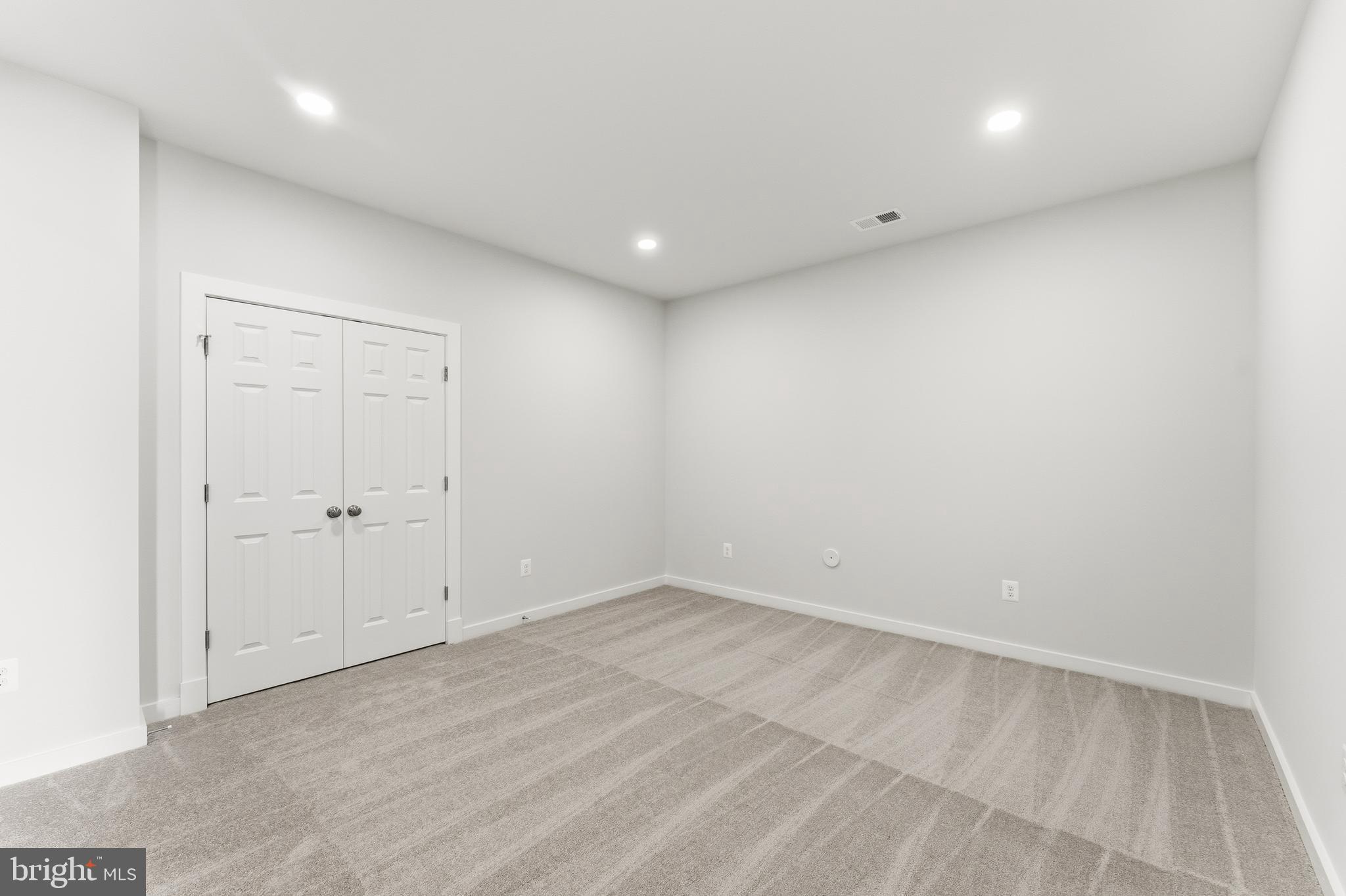 SOUTH LAKE - Residential