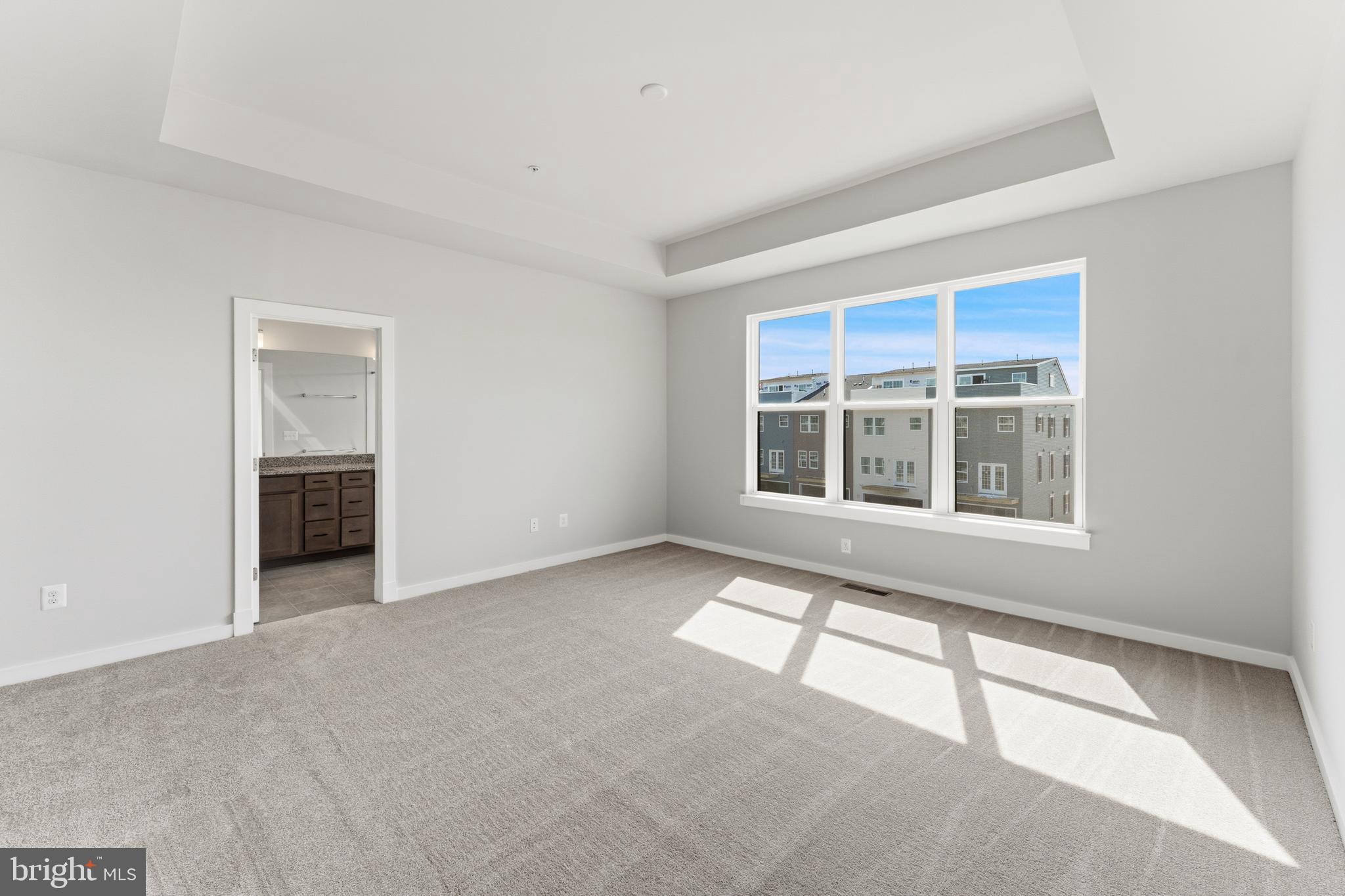 SOUTH LAKE - Residential