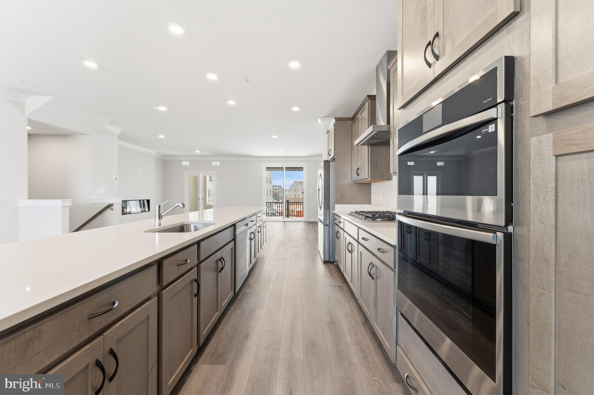 SOUTH LAKE - Residential