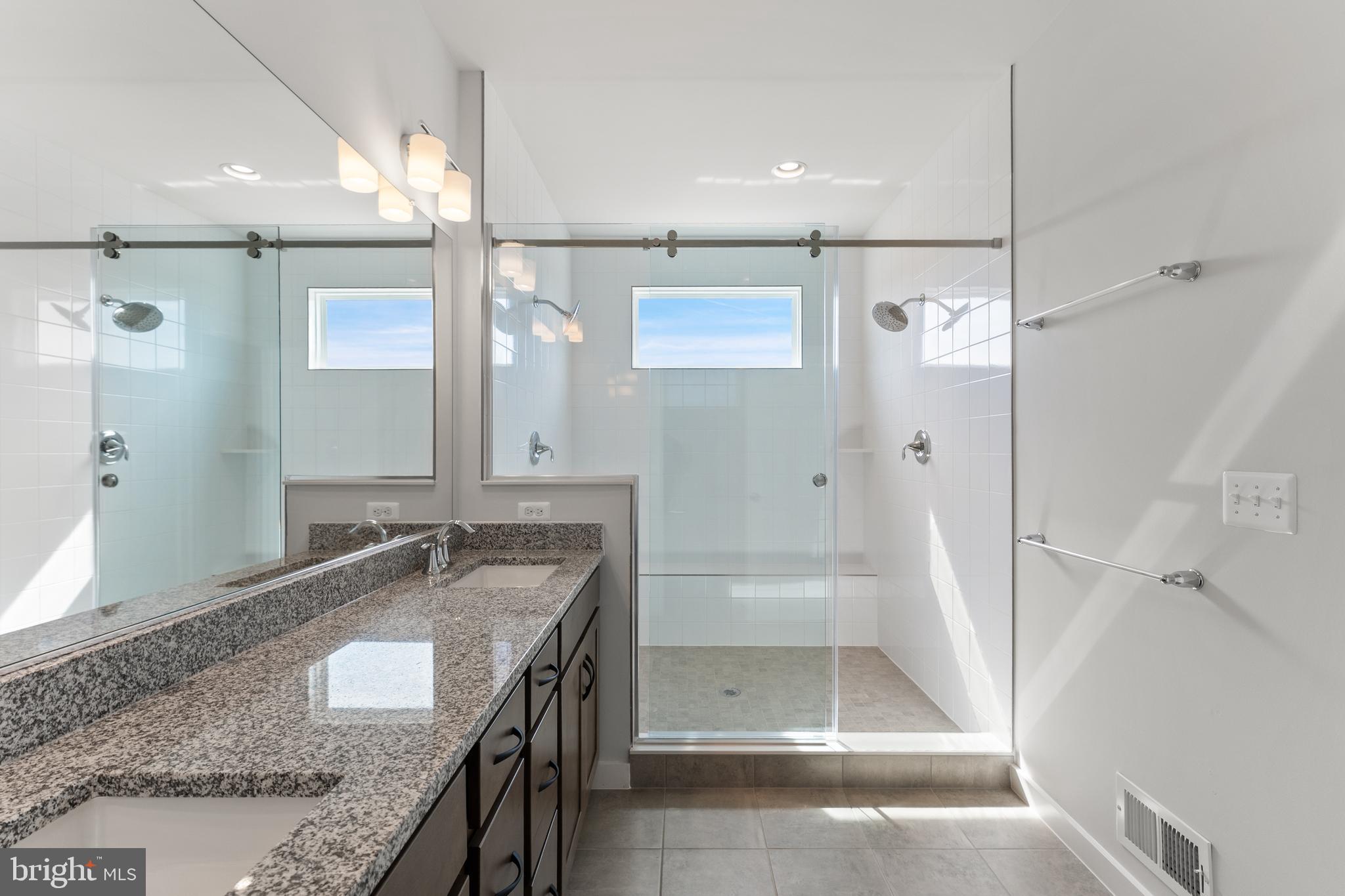 SOUTH LAKE - Residential