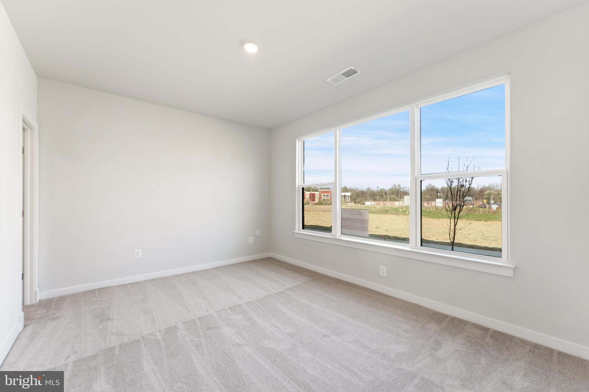 SOUTH LAKE - Residential