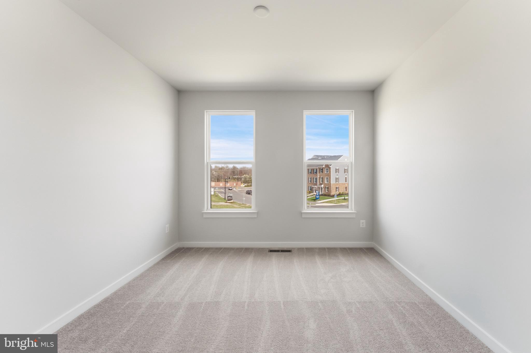 SOUTH LAKE - Residential