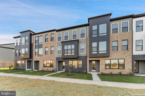 125 SUMMIT POINT BOULEVARD 13-J BOWIE MD 20716