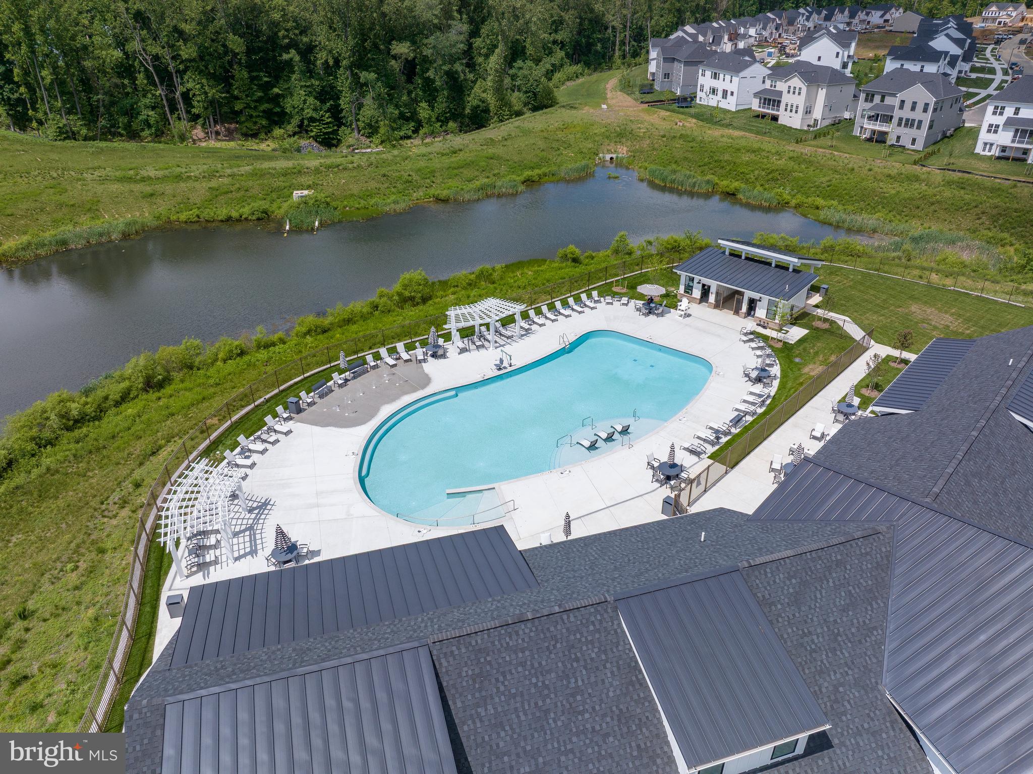 SOUTH LAKE - Residential