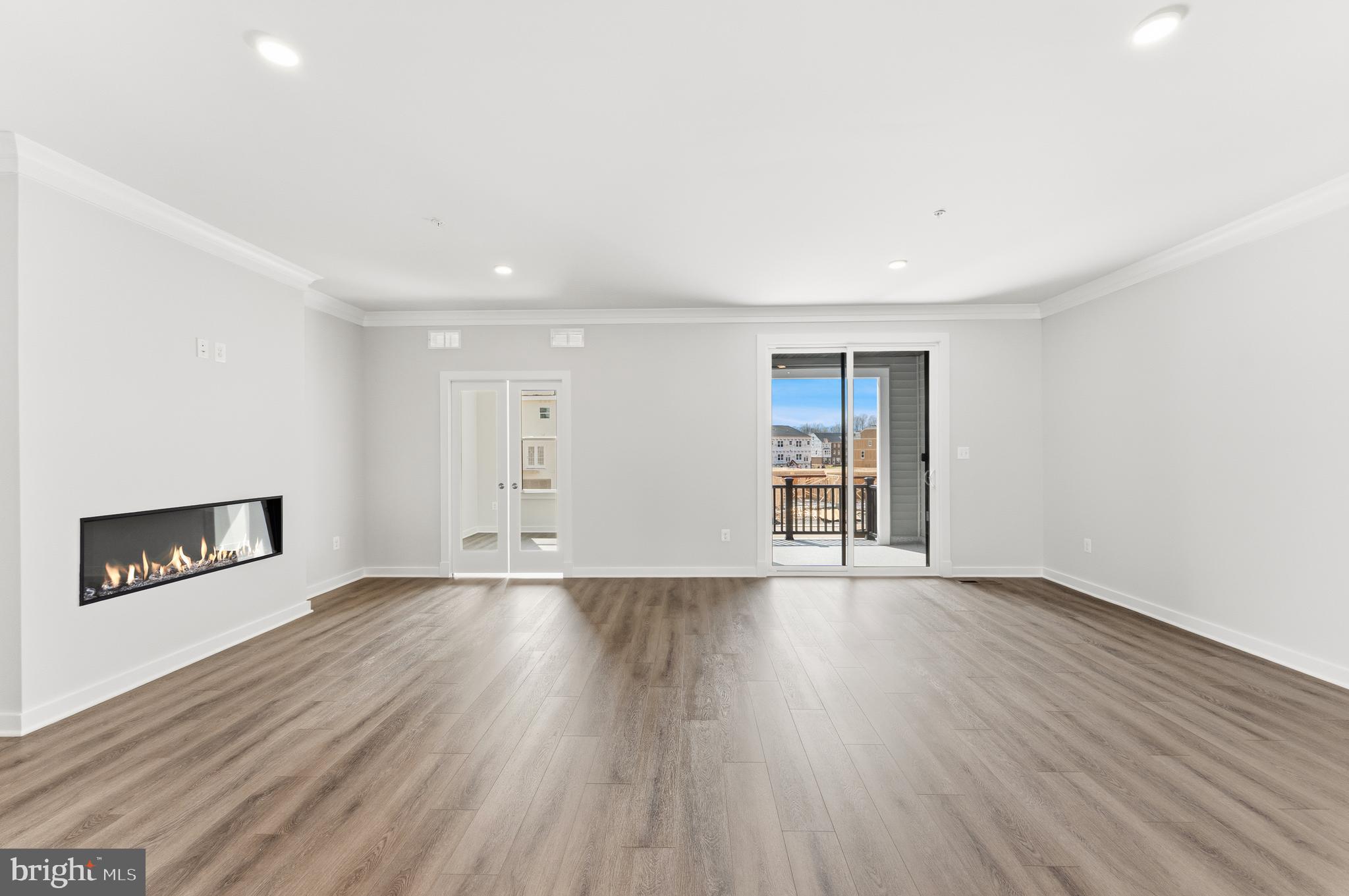 SOUTH LAKE - Residential