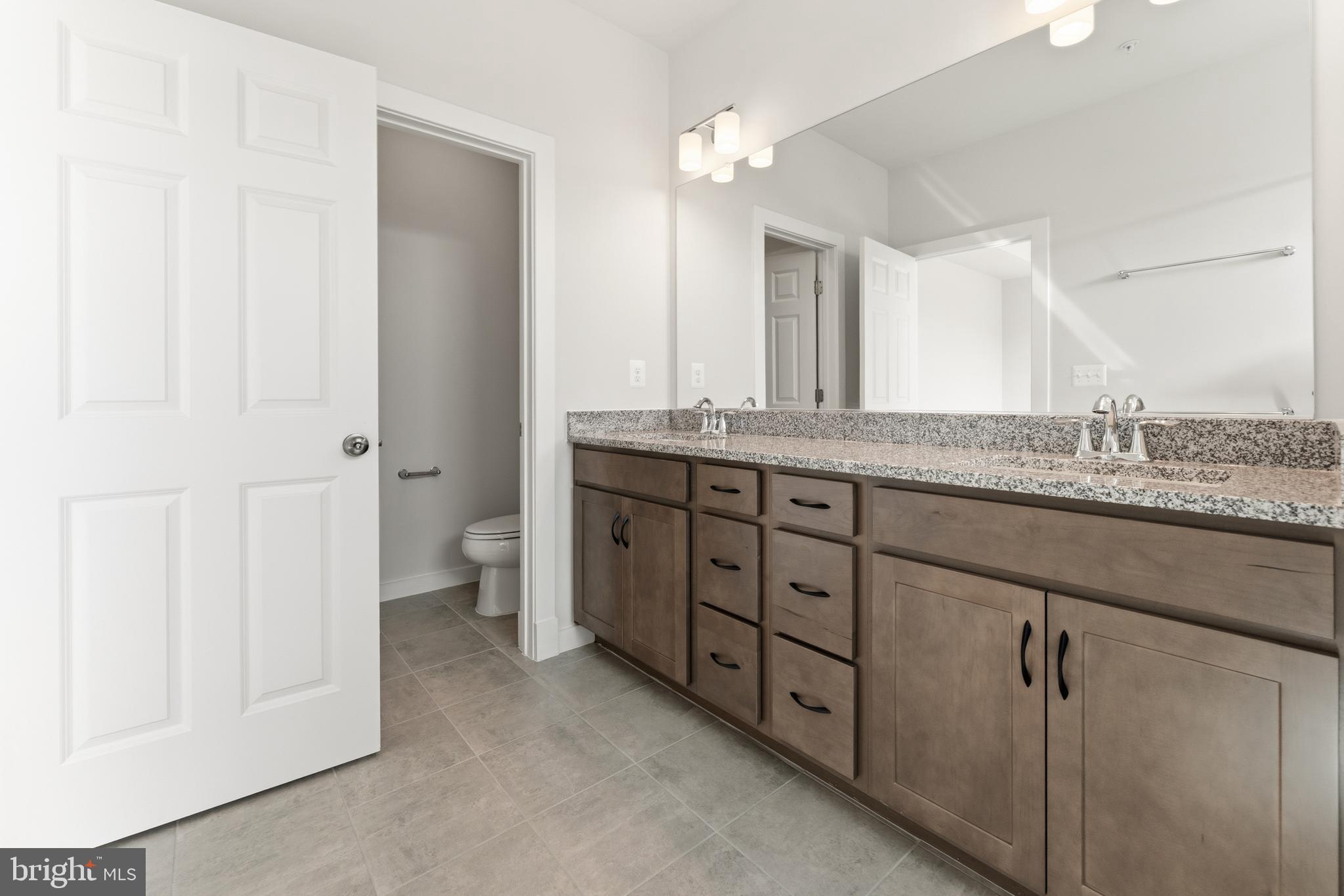 SOUTH LAKE - Residential