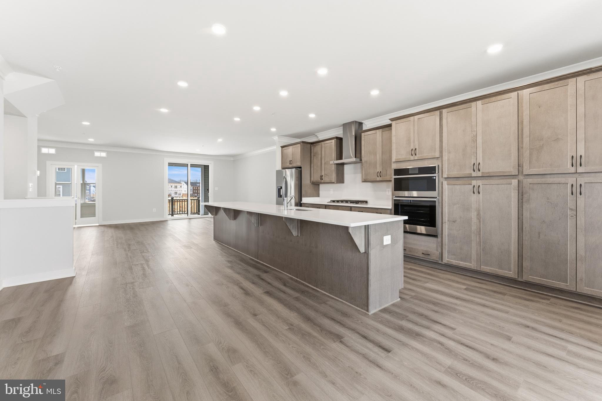 SOUTH LAKE - Residential